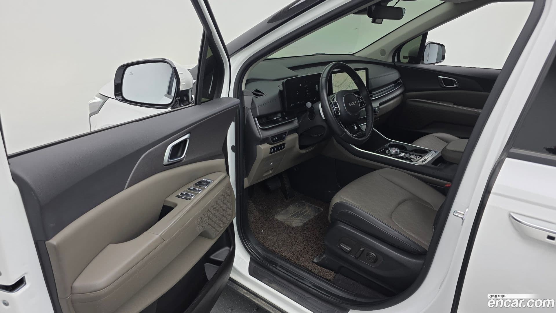 Main__Slider__Photo:Canival Kia 2024.7-9