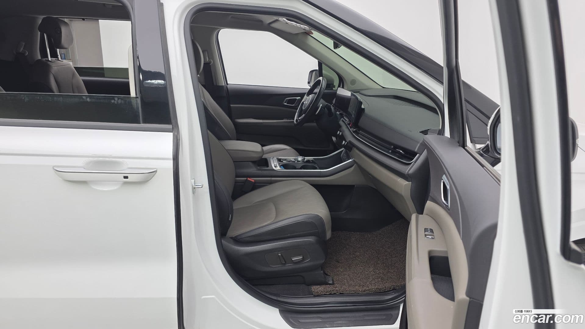 Main__Slider__Photo:Canival Kia 2024.7-10