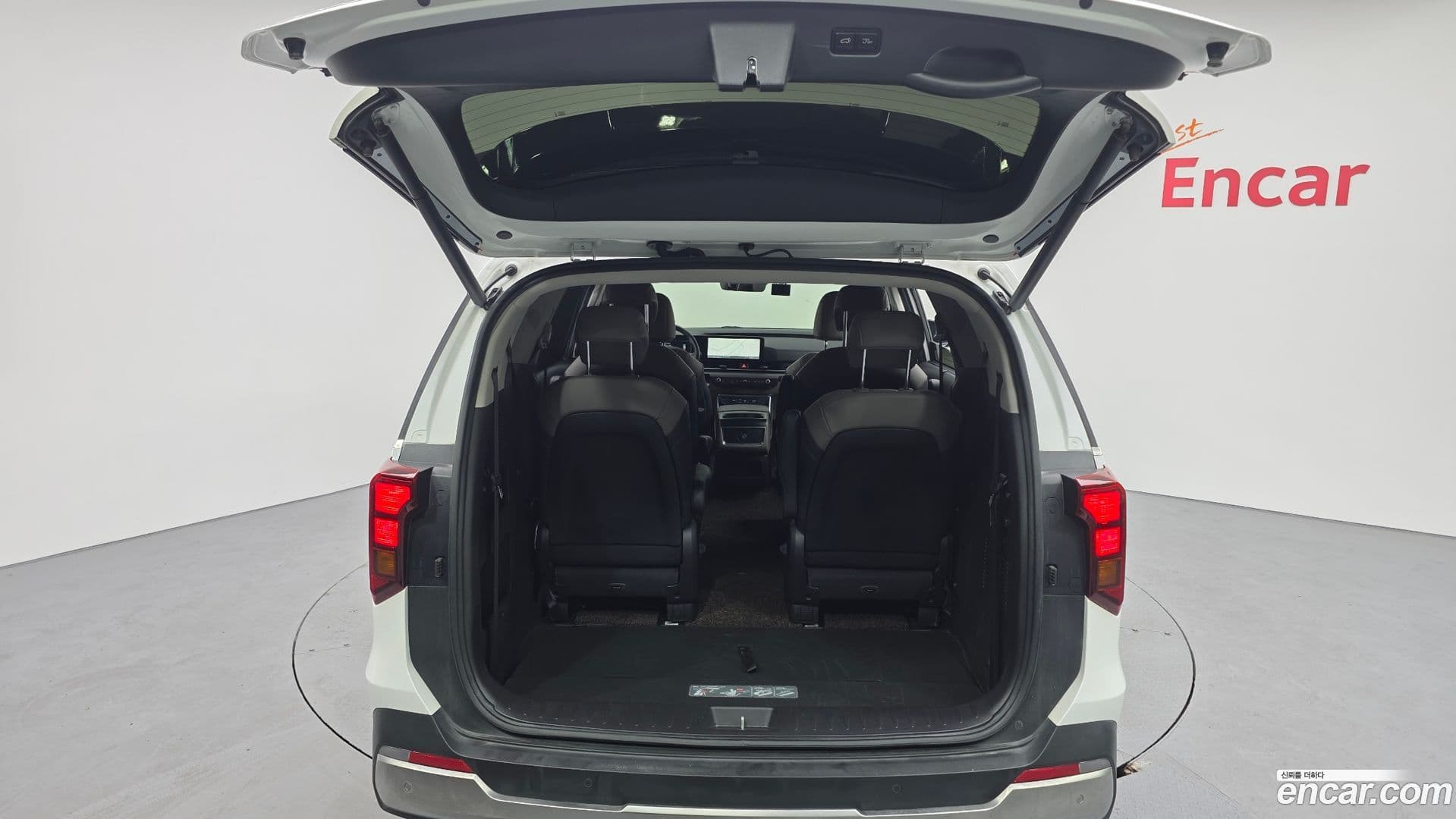 Main__Slider__Photo:Canival Kia 2024.7-19