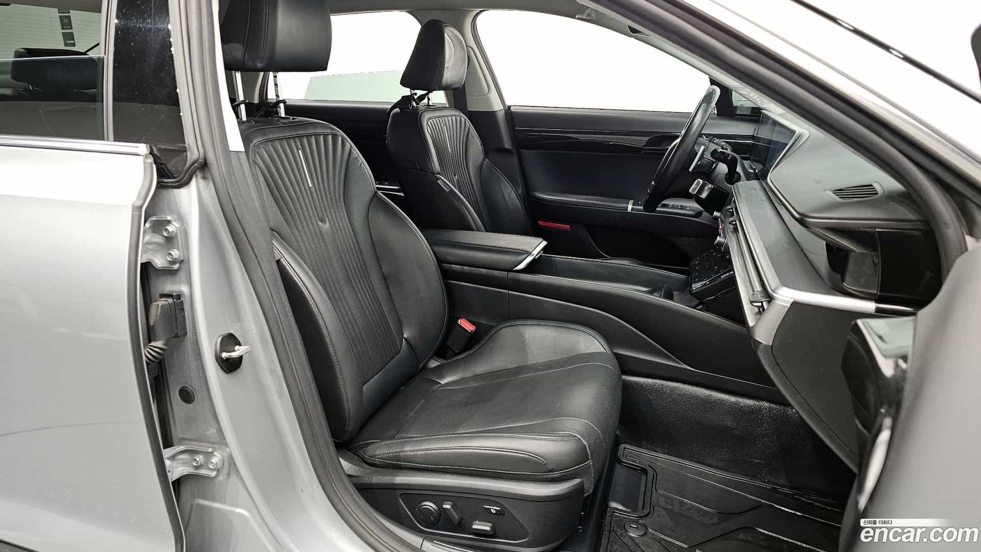 Grandeur Hyundai 2023.1-INNER-010