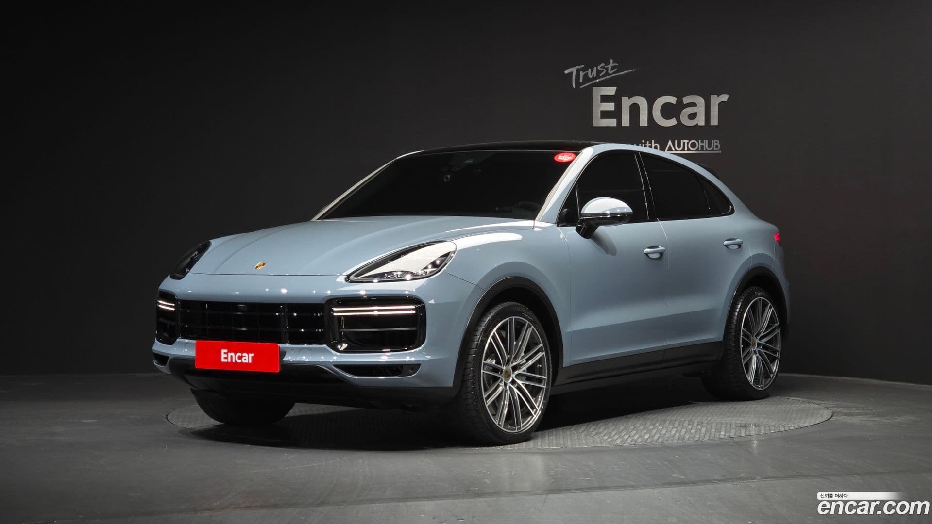 Main__Slider__Photo:Cayenne Porsche 2020.7-0