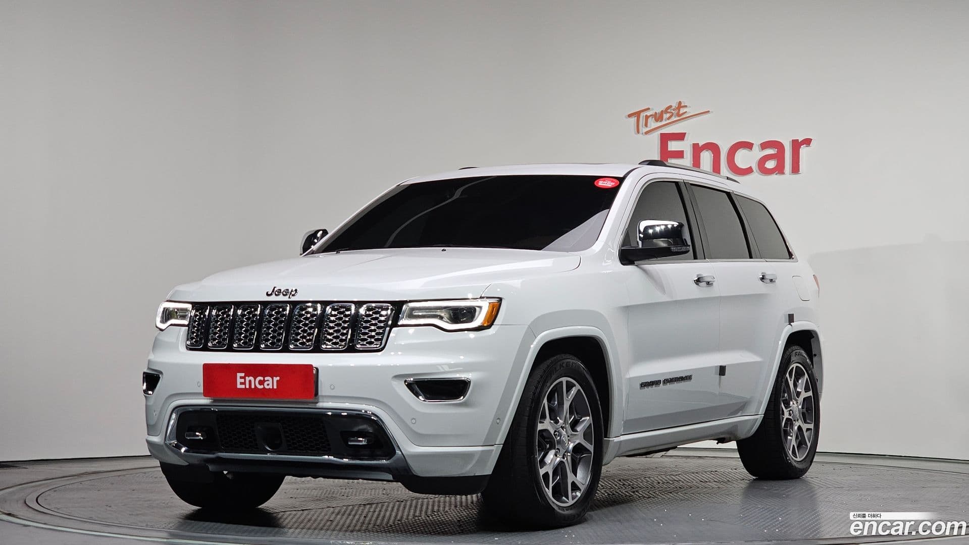 Main__Slider__Photo:Cherokee Jeep 2020.3-0