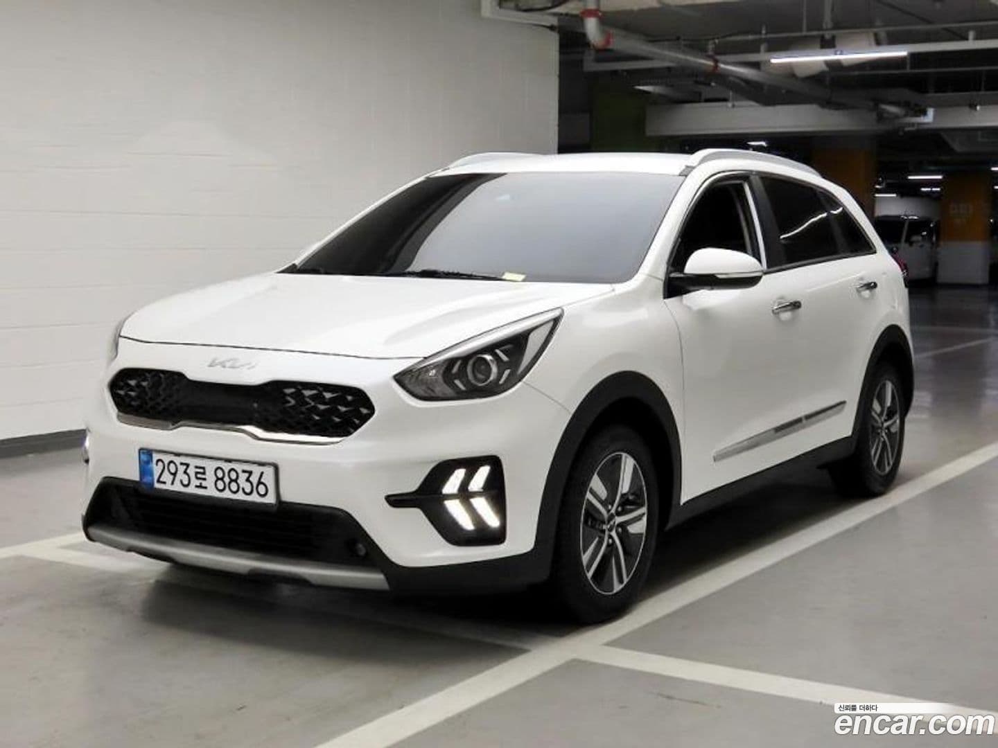 Main__Slider__Photo:Niro Kia 2021.10-0