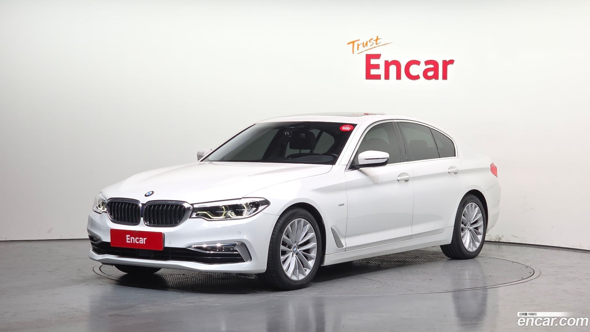 Main__Slider__Photo:5-Series BMW 2018.5-0