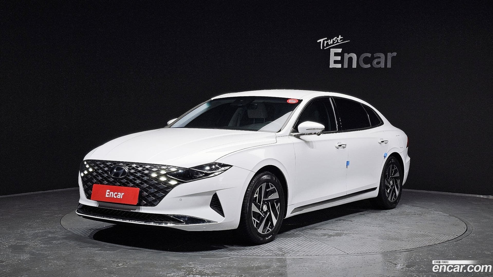 Main__Slider__Photo:Grandeur Hyundai 2022.10-0