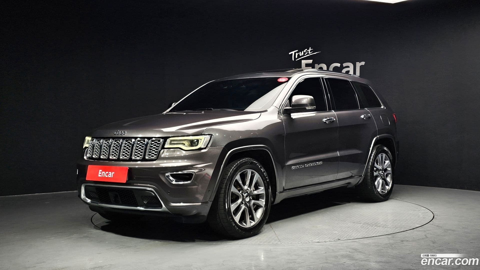 Main__Slider__Photo:Cherokee Jeep 2017.4-0
