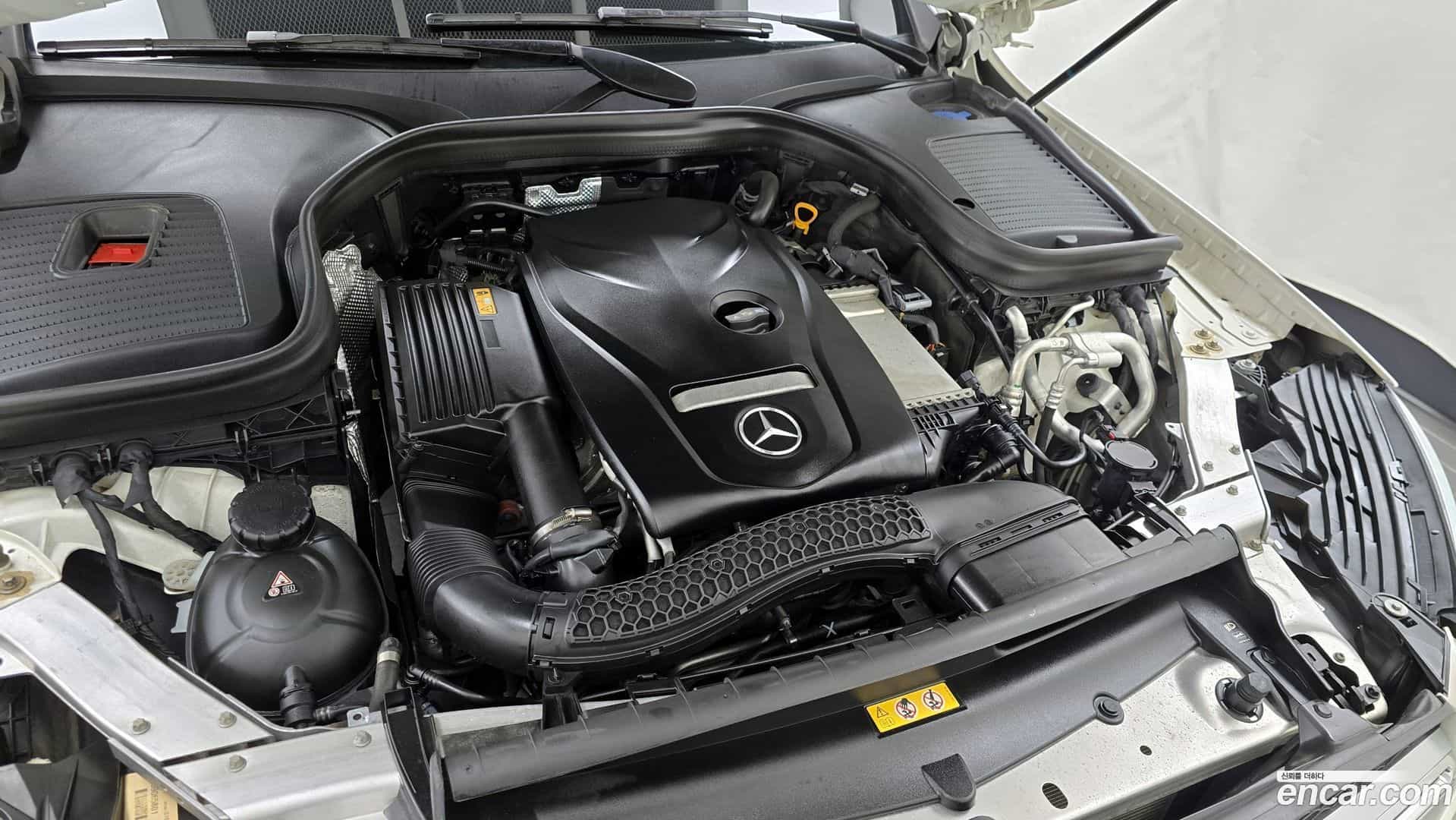 GLC-Class Mercedes-Benz 2019.10-INNER-006