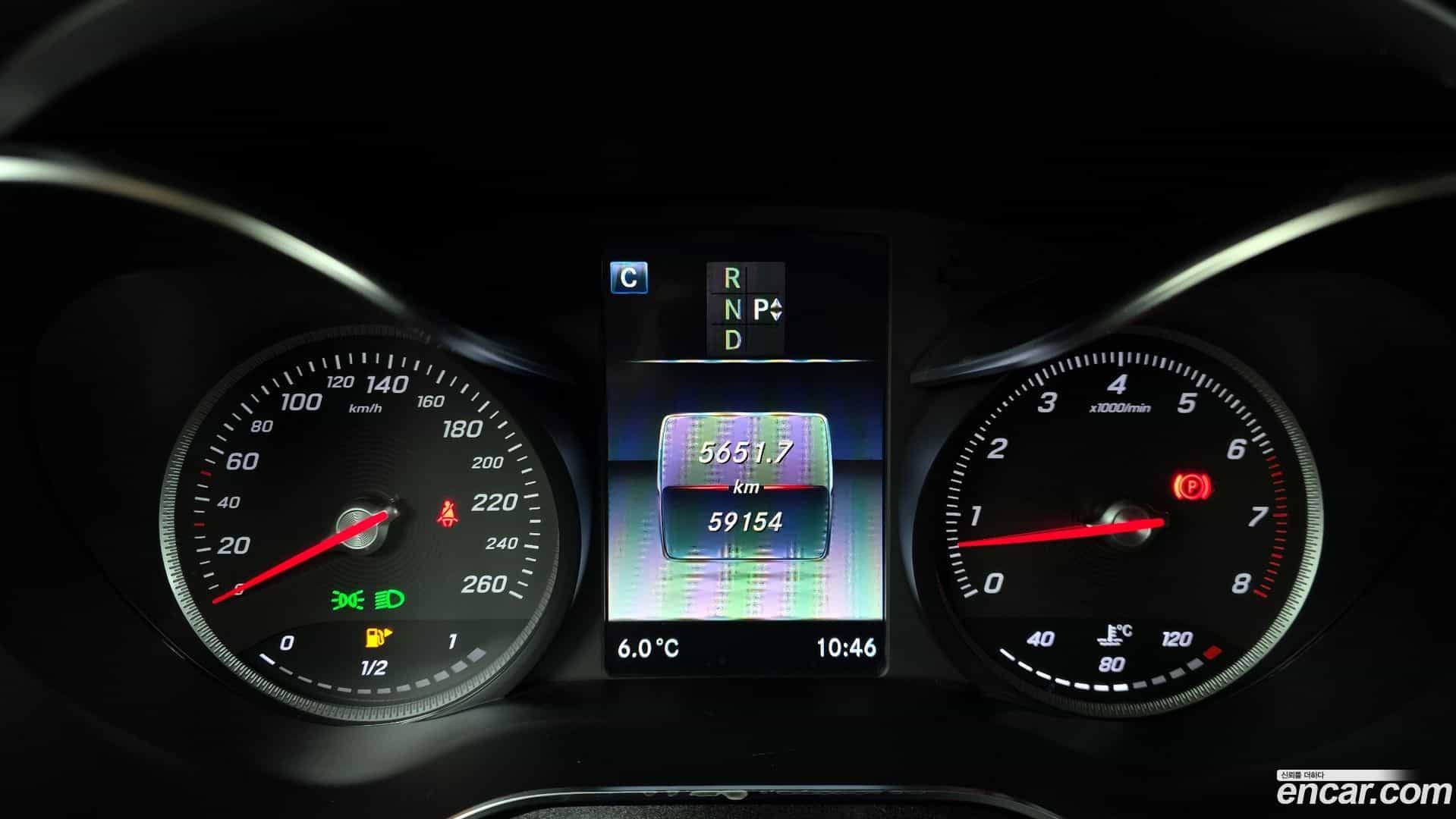 GLC-Class Mercedes-Benz 2019.10-INNER-008
