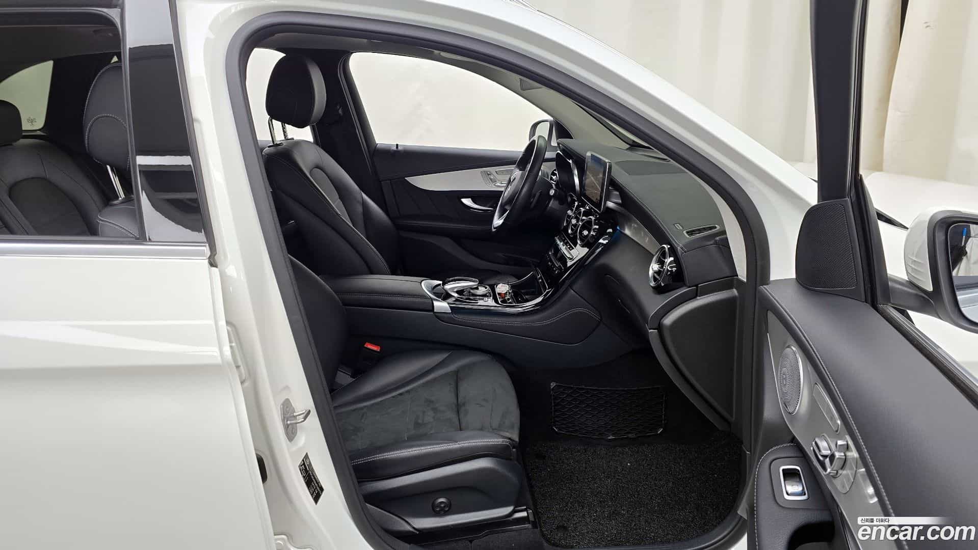 GLC-Class Mercedes-Benz 2019.10-OPTION-015
