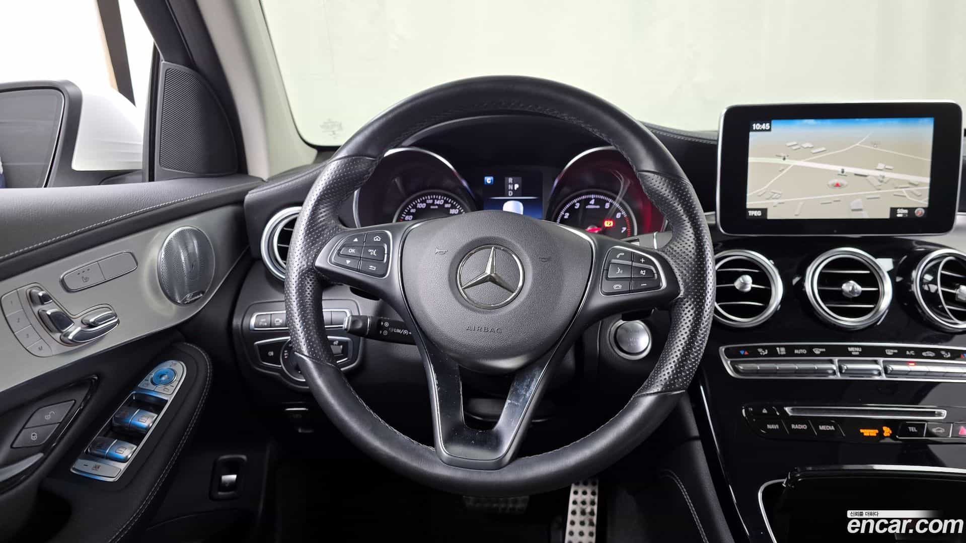 GLC-Class Mercedes-Benz 2019.10-OPTION-017