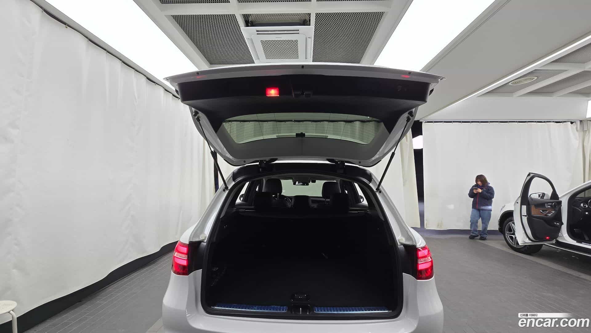 GLC-Class Mercedes-Benz 2019.10-OPTION-024