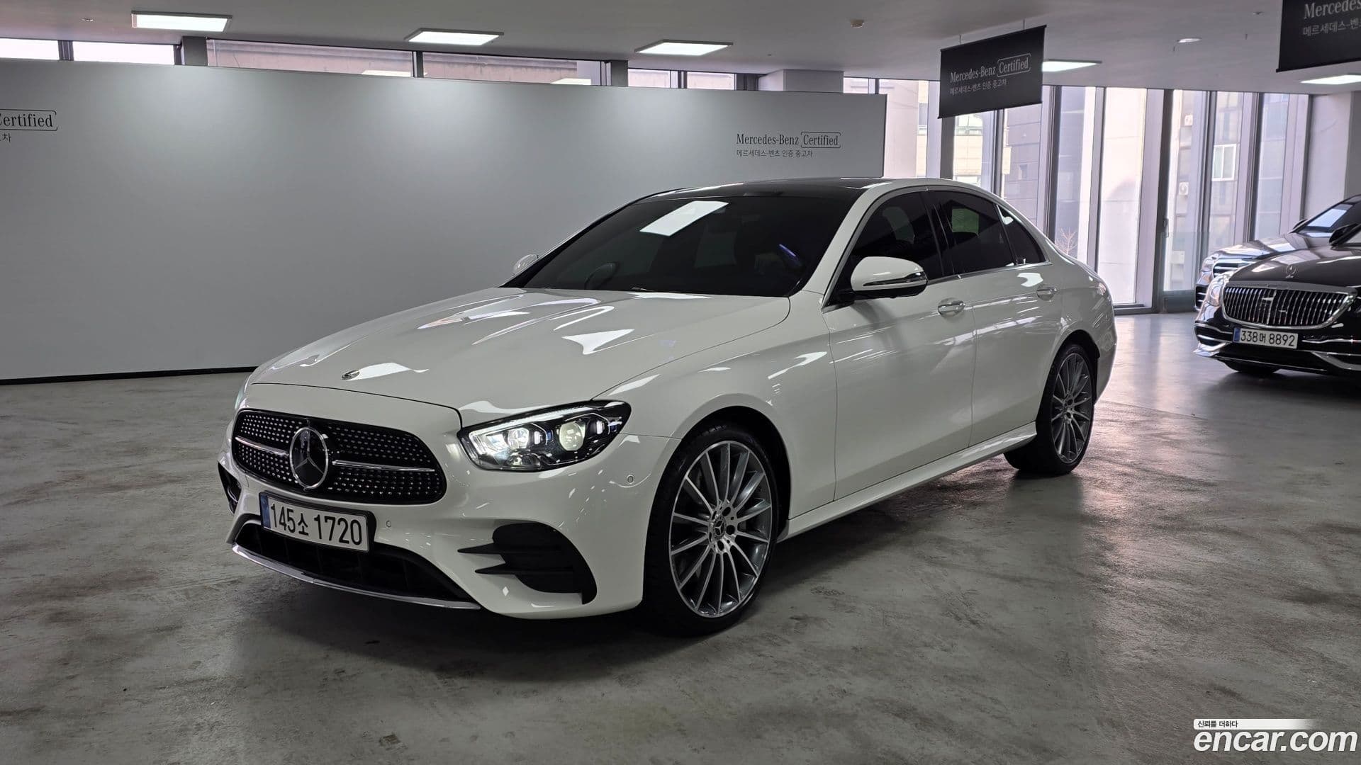 Main__Slider__Photo:E-Class Mercedes-Benz 2022.1-0