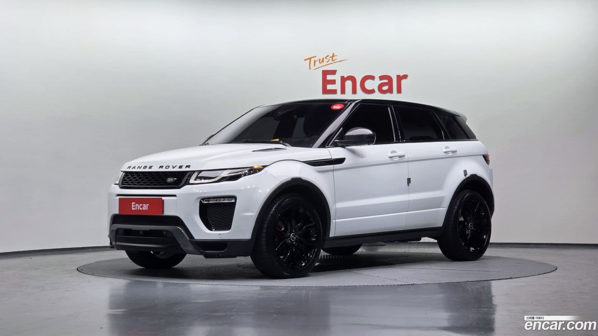 Main__Slider__Photo:Range Rover Evoque Land Rover 2017.5-0