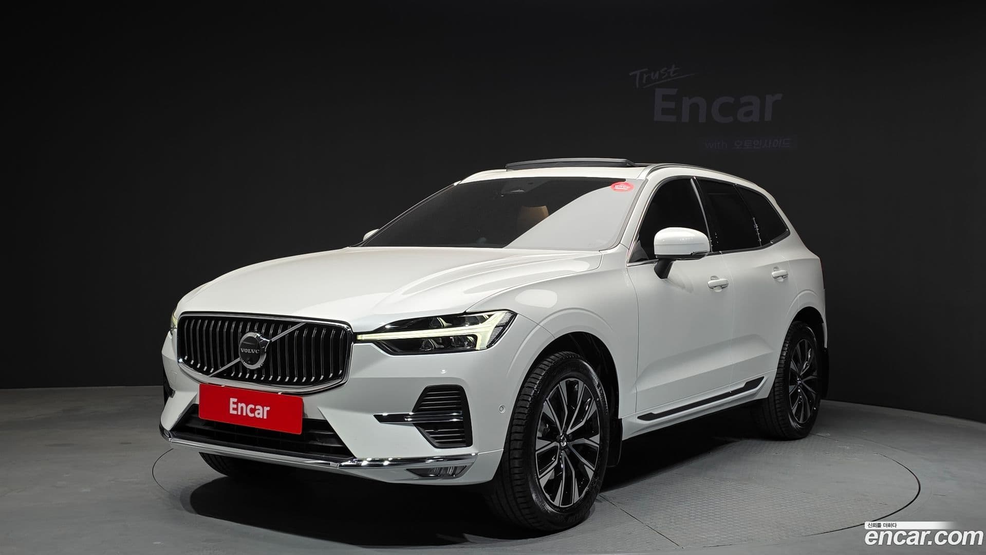 Main__Slider__Photo:XC60 Volvo 2024.1-0