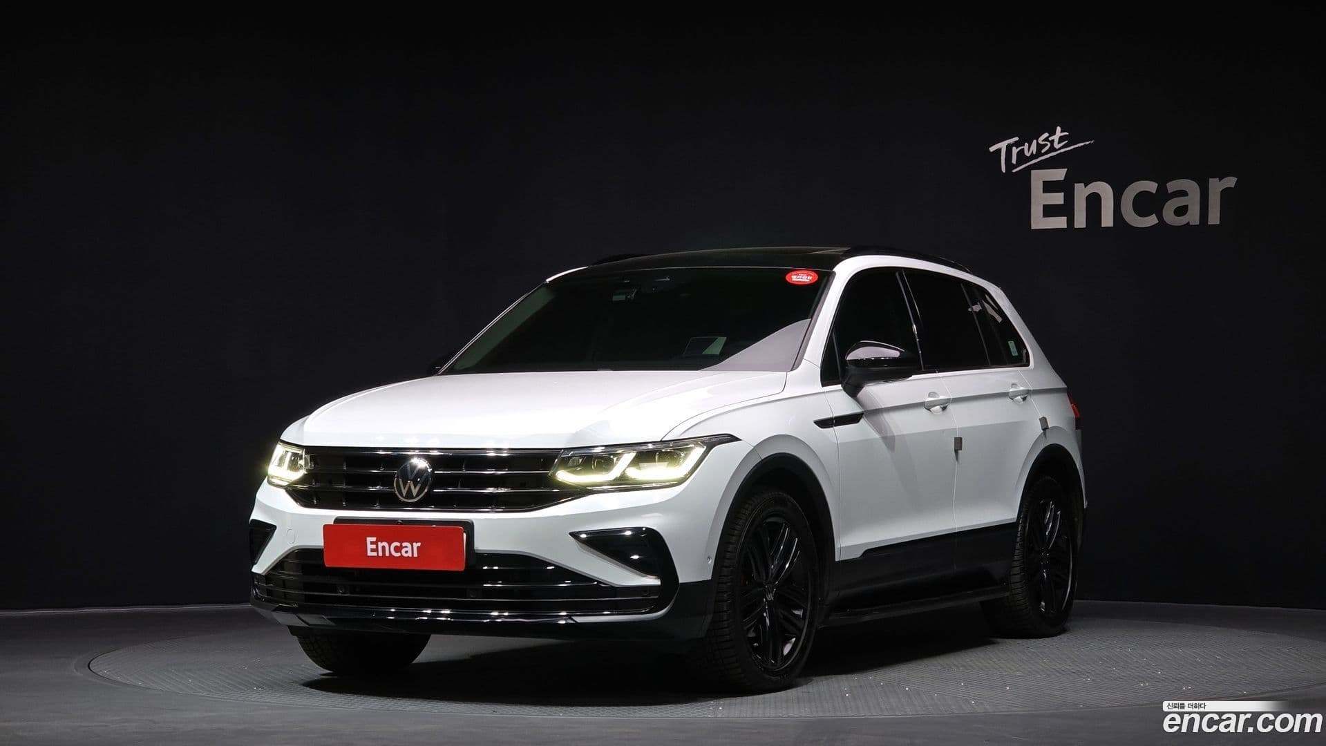 Main__Slider__Photo:Tiguan Volkswagen 2023.8-0