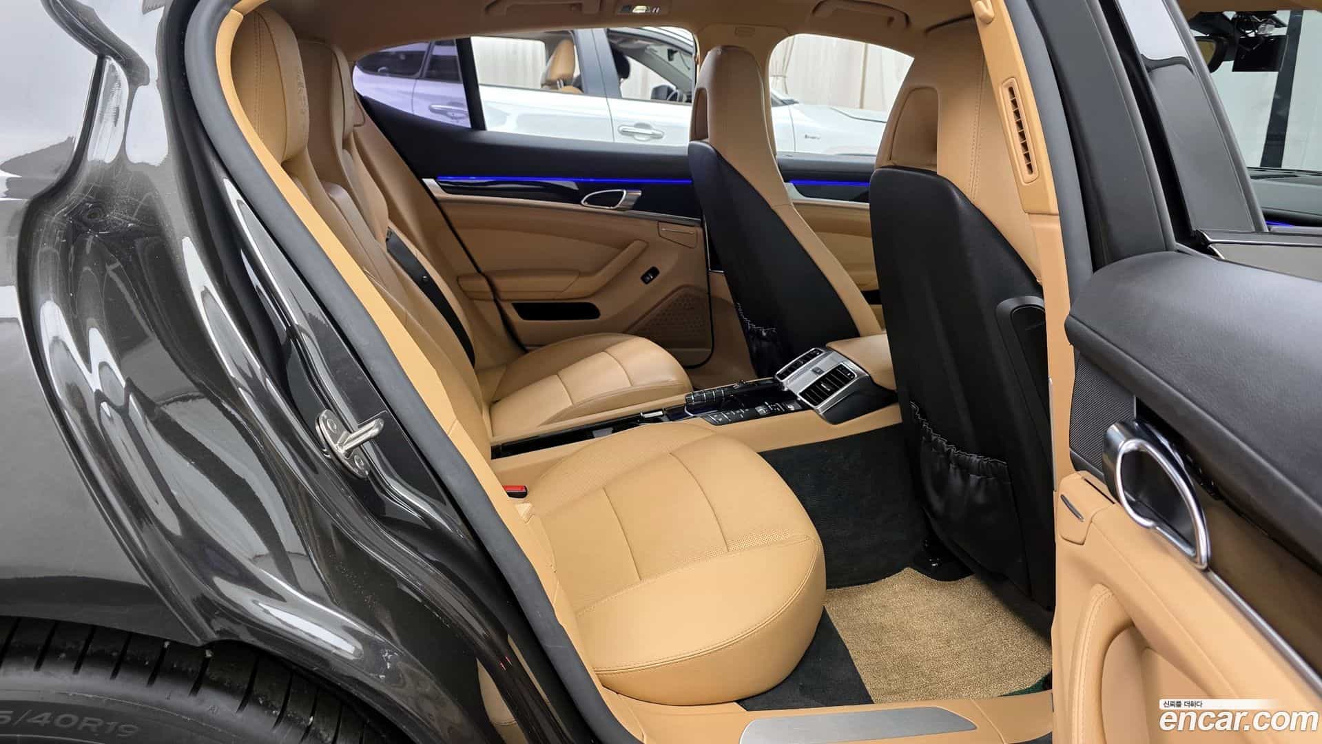 Panamera Porsche 2015.10-OPTION-016