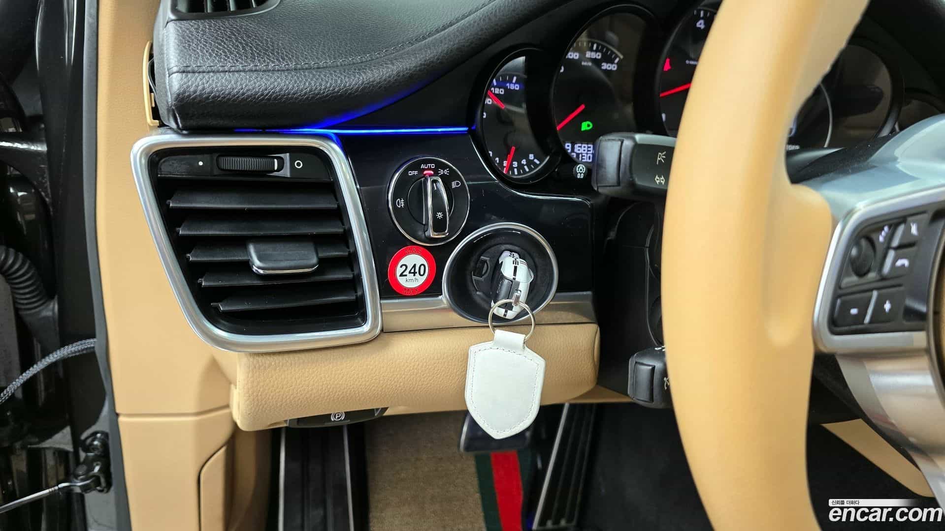 Panamera Porsche 2015.10-OPTION-020