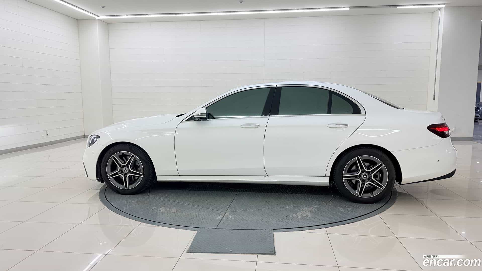 E-Class Mercedes-Benz 2022.9-OUTER-002
