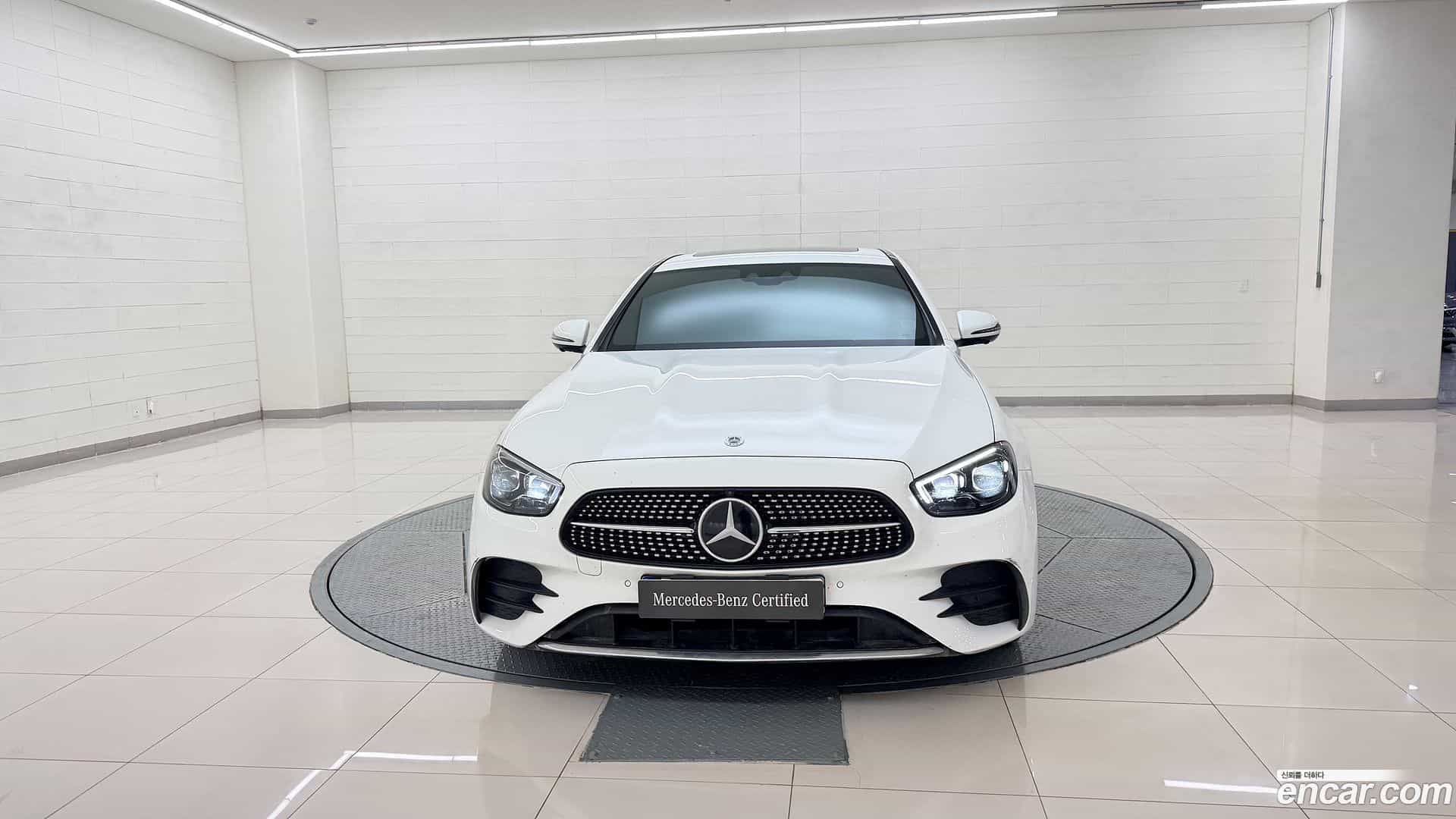 E-Class Mercedes-Benz 2022.9-INNER-008