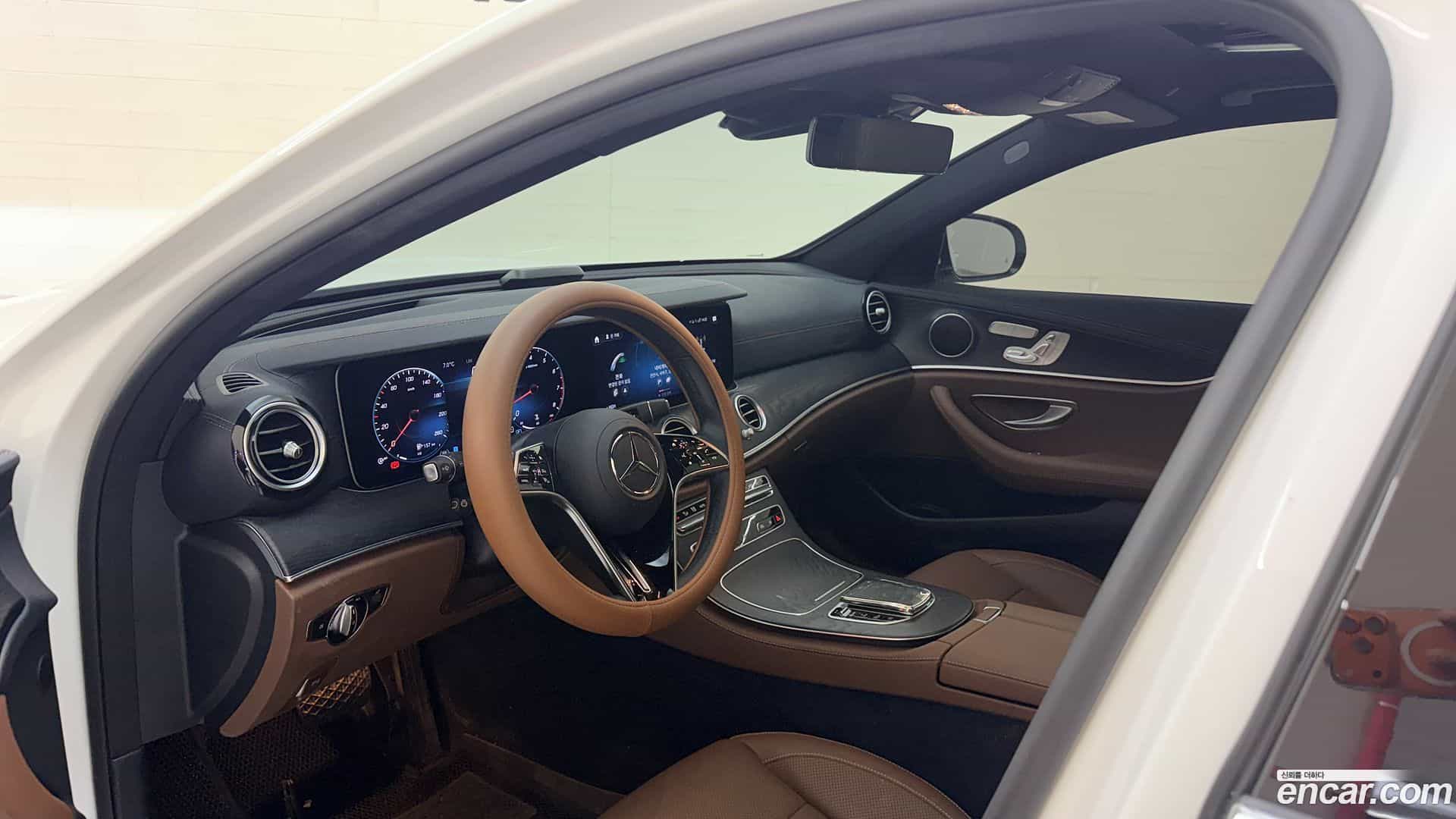 E-Class Mercedes-Benz 2022.9-OPTION-017