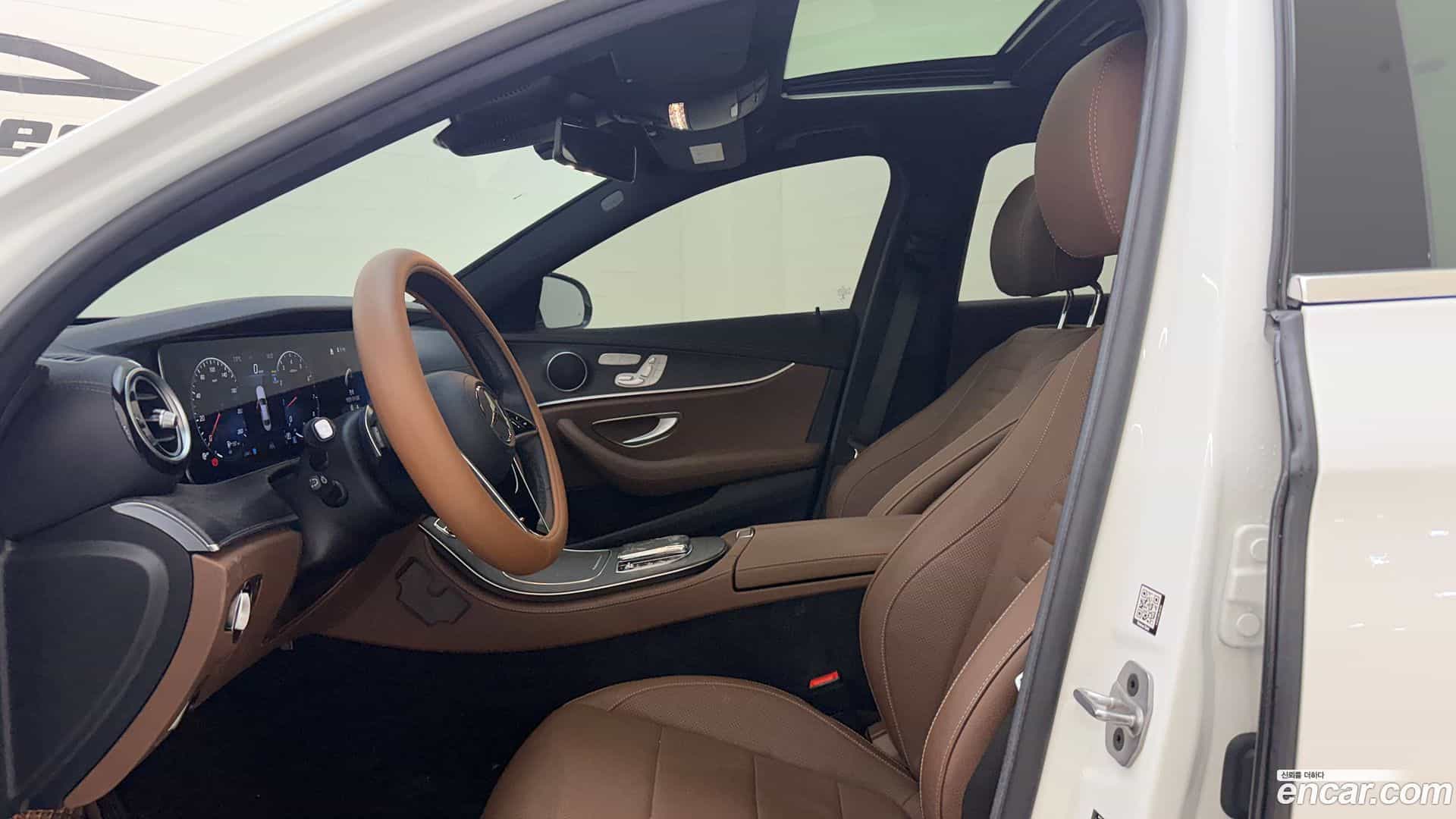 E-Class Mercedes-Benz 2022.9-OPTION-022