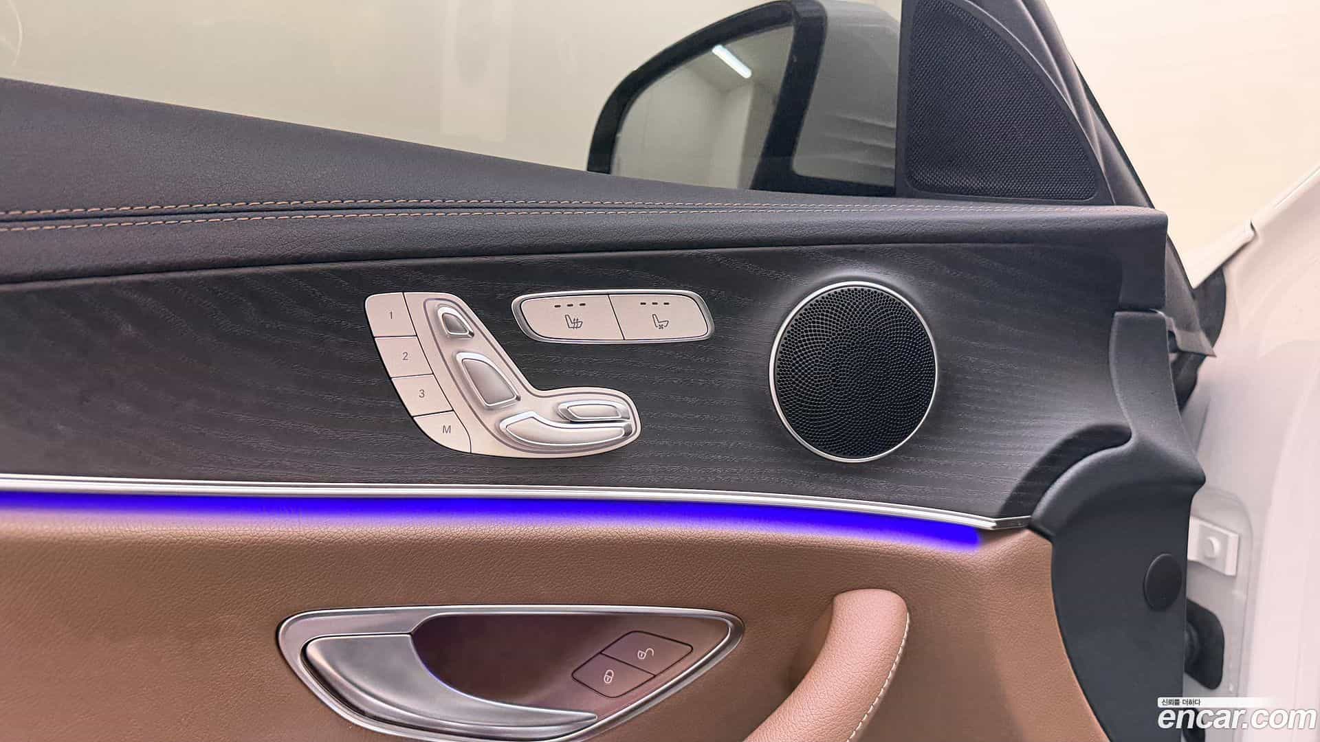 E-Class Mercedes-Benz 2022.9-OPTION-024