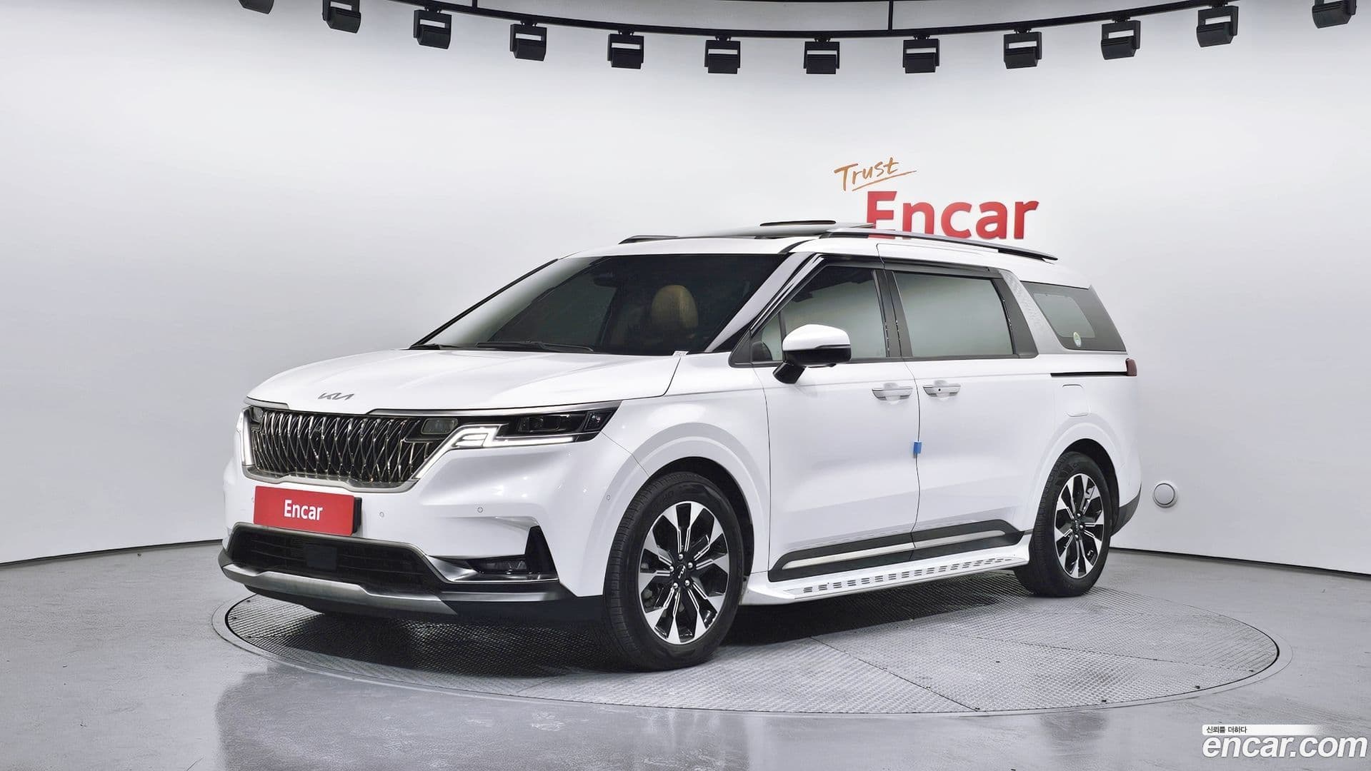 Main__Slider__Photo:Canival Kia 2023.4-0