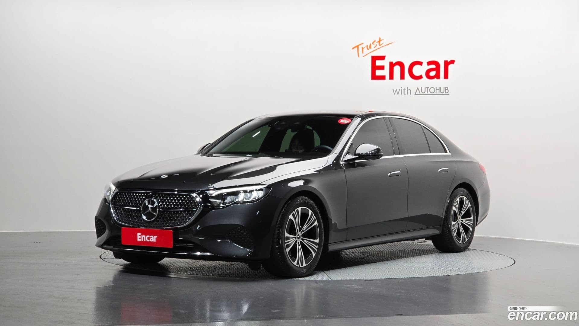 Main__Slider__Photo:E-Class Mercedes-Benz 2024.11-0