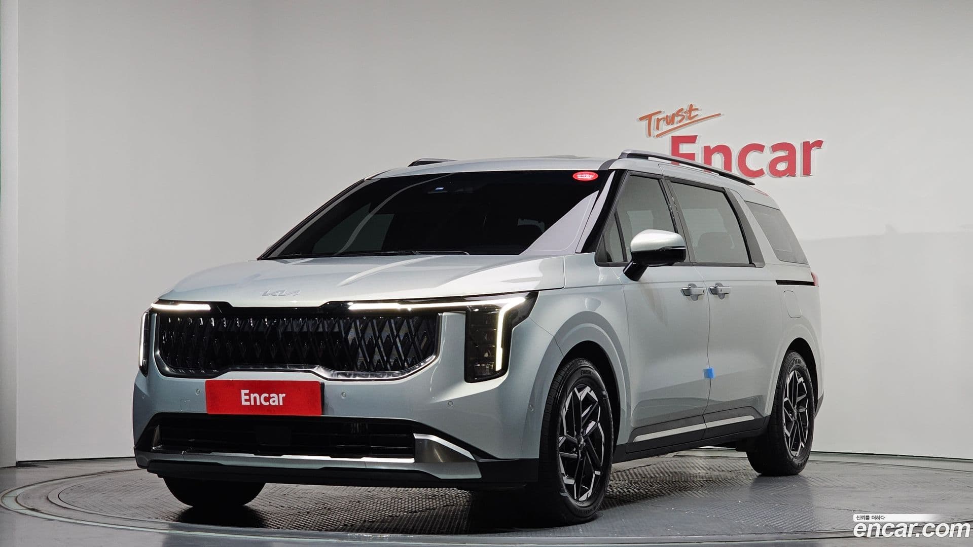 Main__Slider__Photo:Canival Kia 2025.0-0