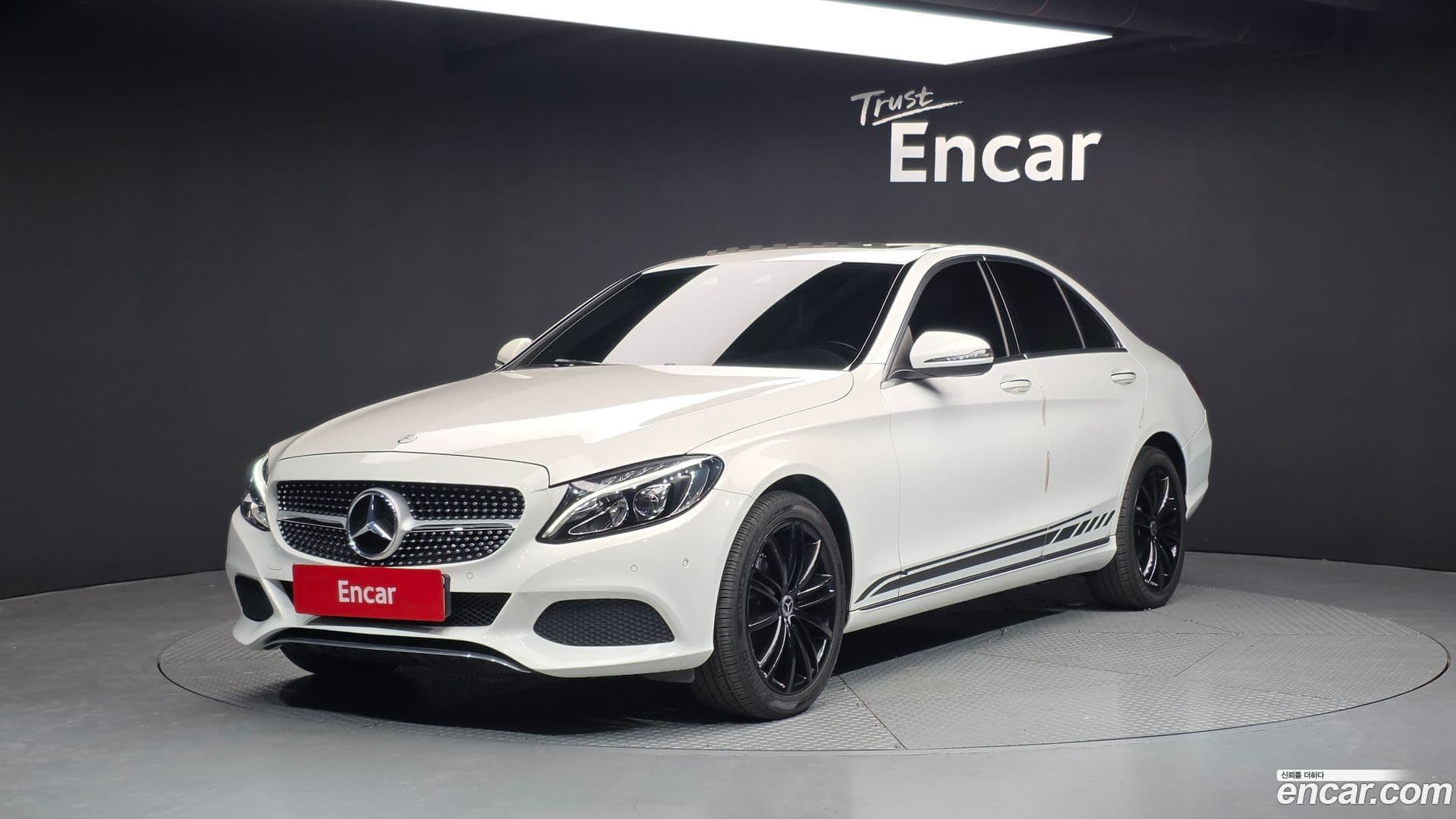 Main__Slider__Photo:C-Class Mercedes-Benz 2015.8-0