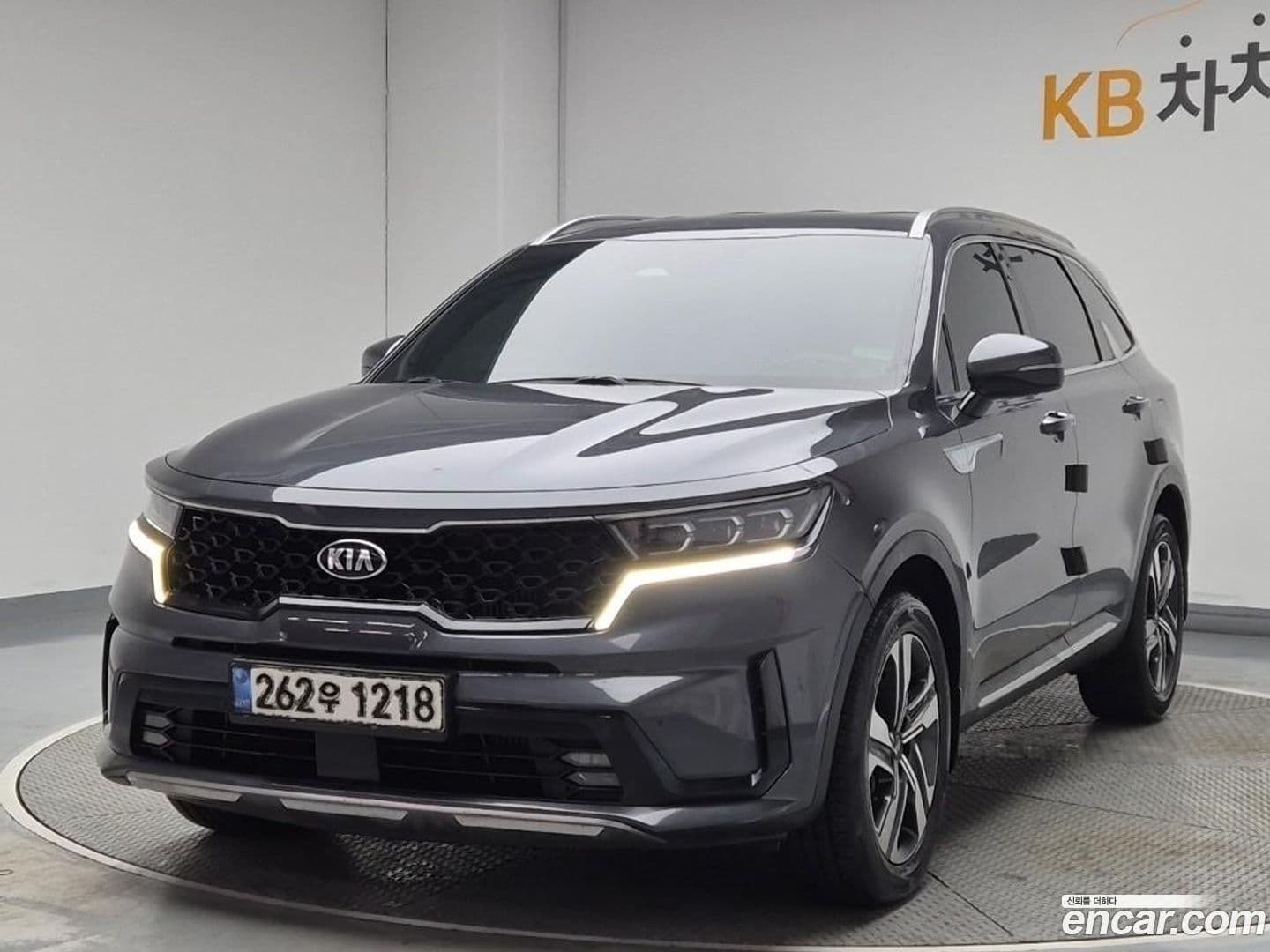 Main__Slider__Photo:Sorento Kia 2020.9-0