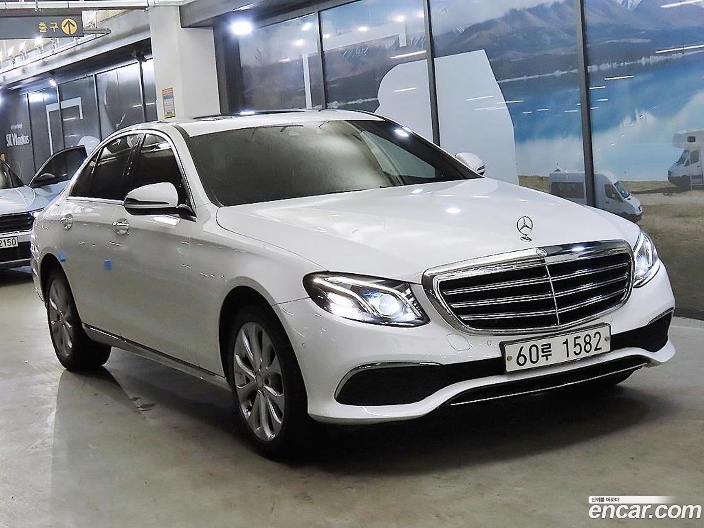Main__Slider__Photo:E-Class Mercedes-Benz 2017.5-0