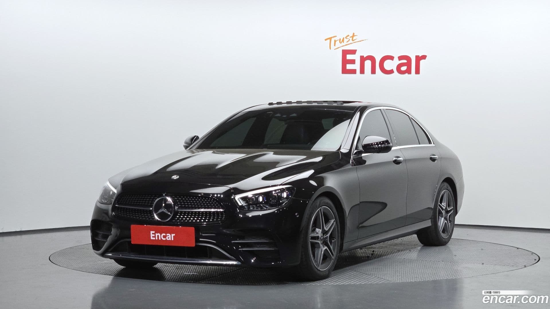 Main__Slider__Photo:E-Class Mercedes-Benz 2022.11-0