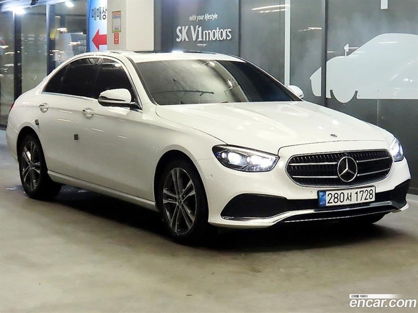 Main__Slider__Photo:E-Class Mercedes-Benz 2022.3-0