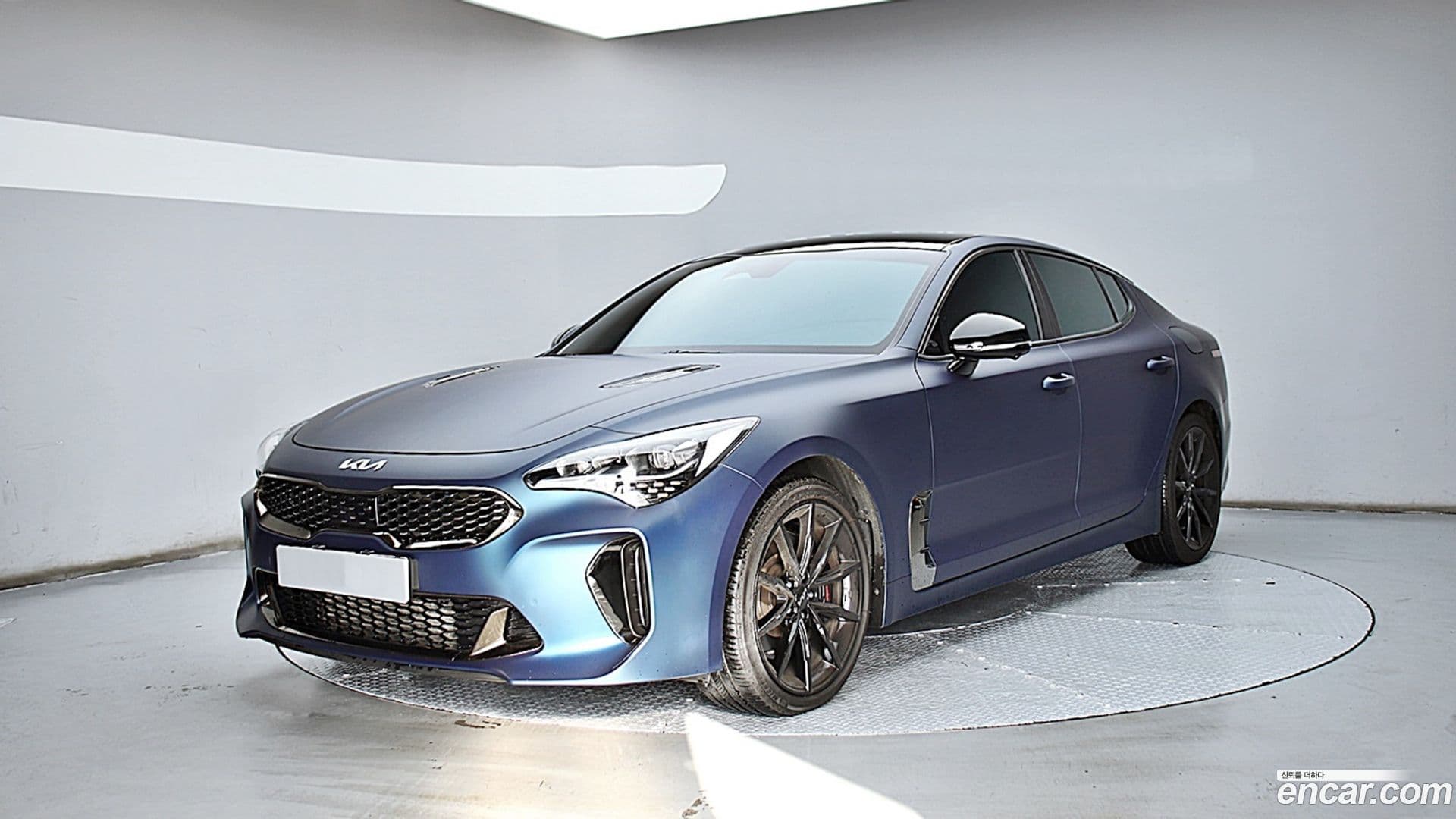 Main__Slider__Photo:Stinger Kia 2023.1-0