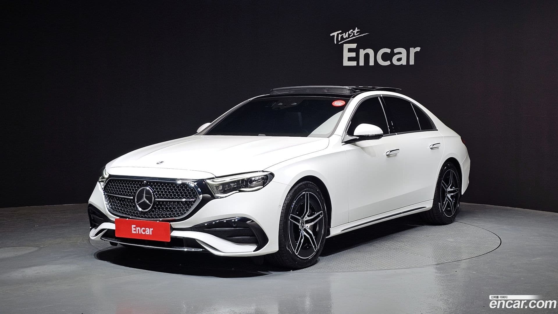 Main__Slider__Photo:E-Class Mercedes-Benz 2025.9-0