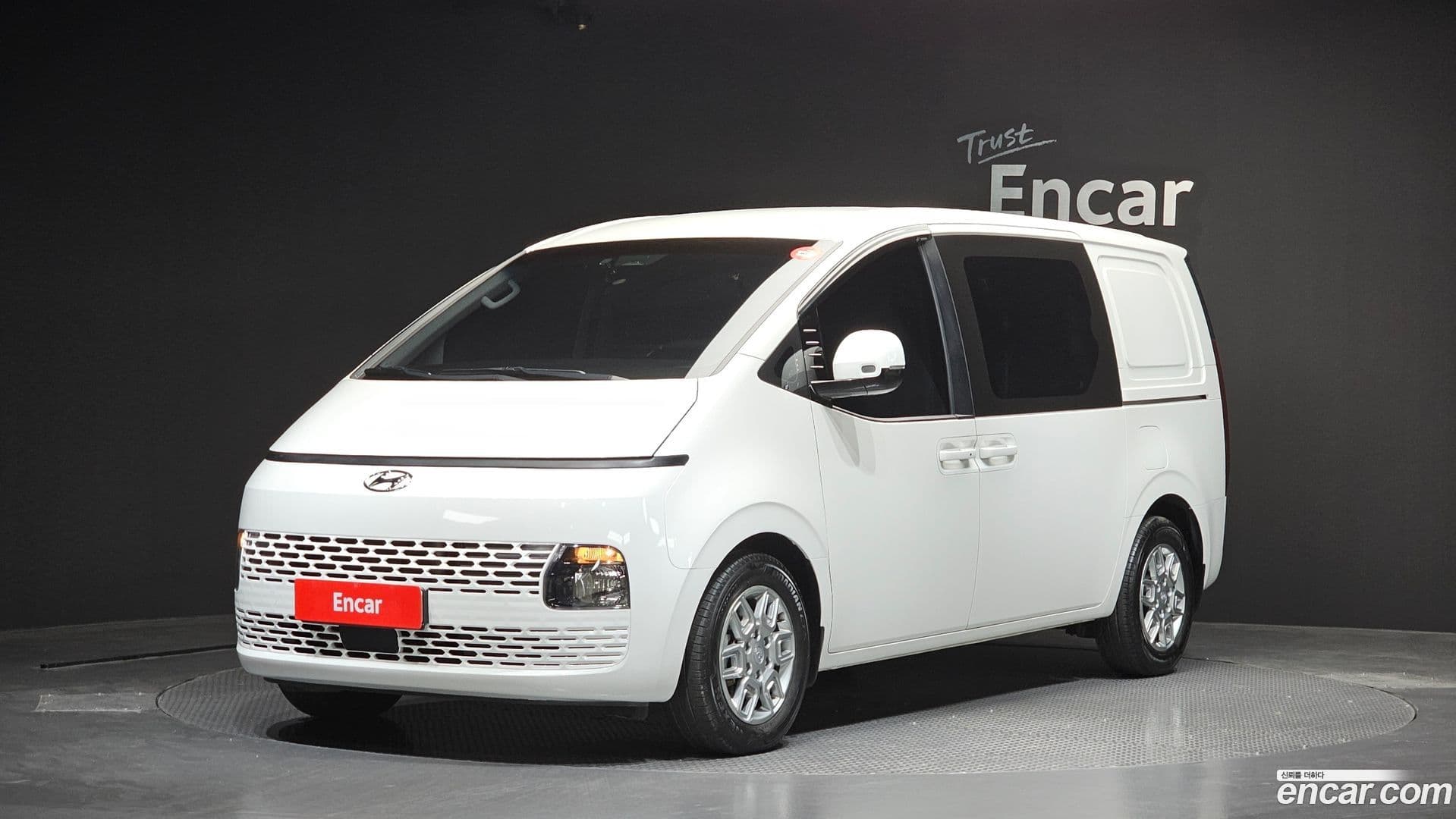Main__Slider__Photo:Staria Hyundai 2022.0-0