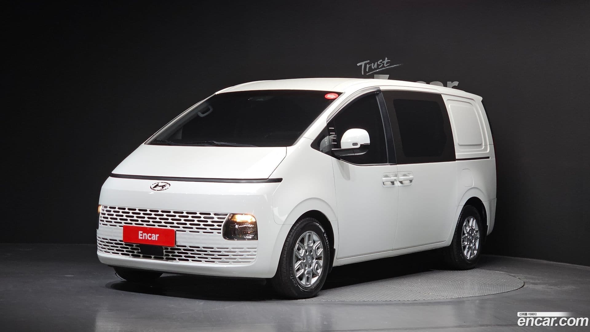 Main__Slider__Photo:Staria Hyundai 2022.0-0