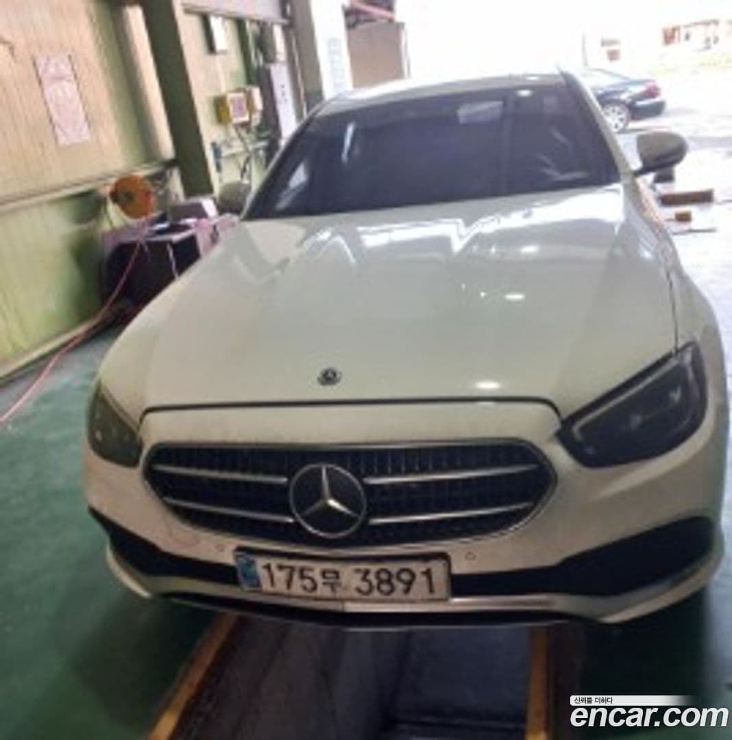 Main__Slider__Photo:E-Class Mercedes-Benz 2020.11-0