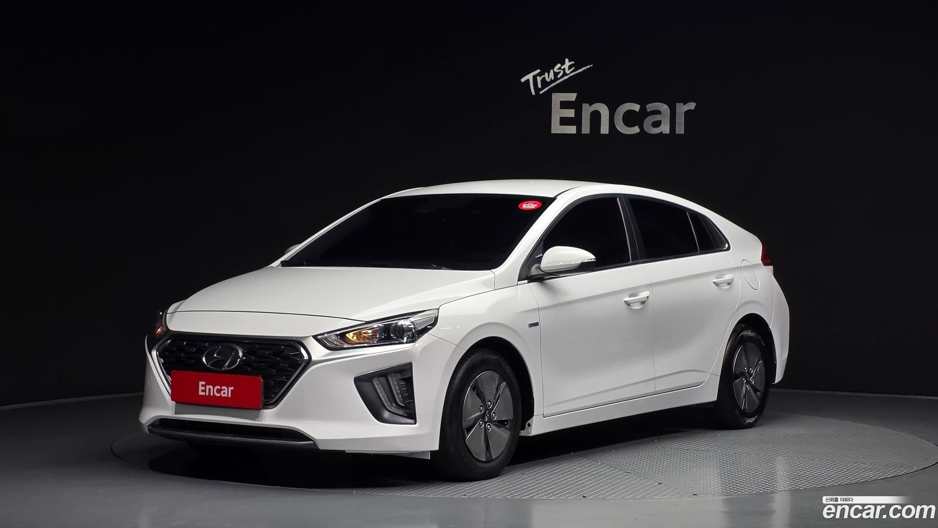Main__Slider__Photo:Ioniq Hyundai 2019.11-0