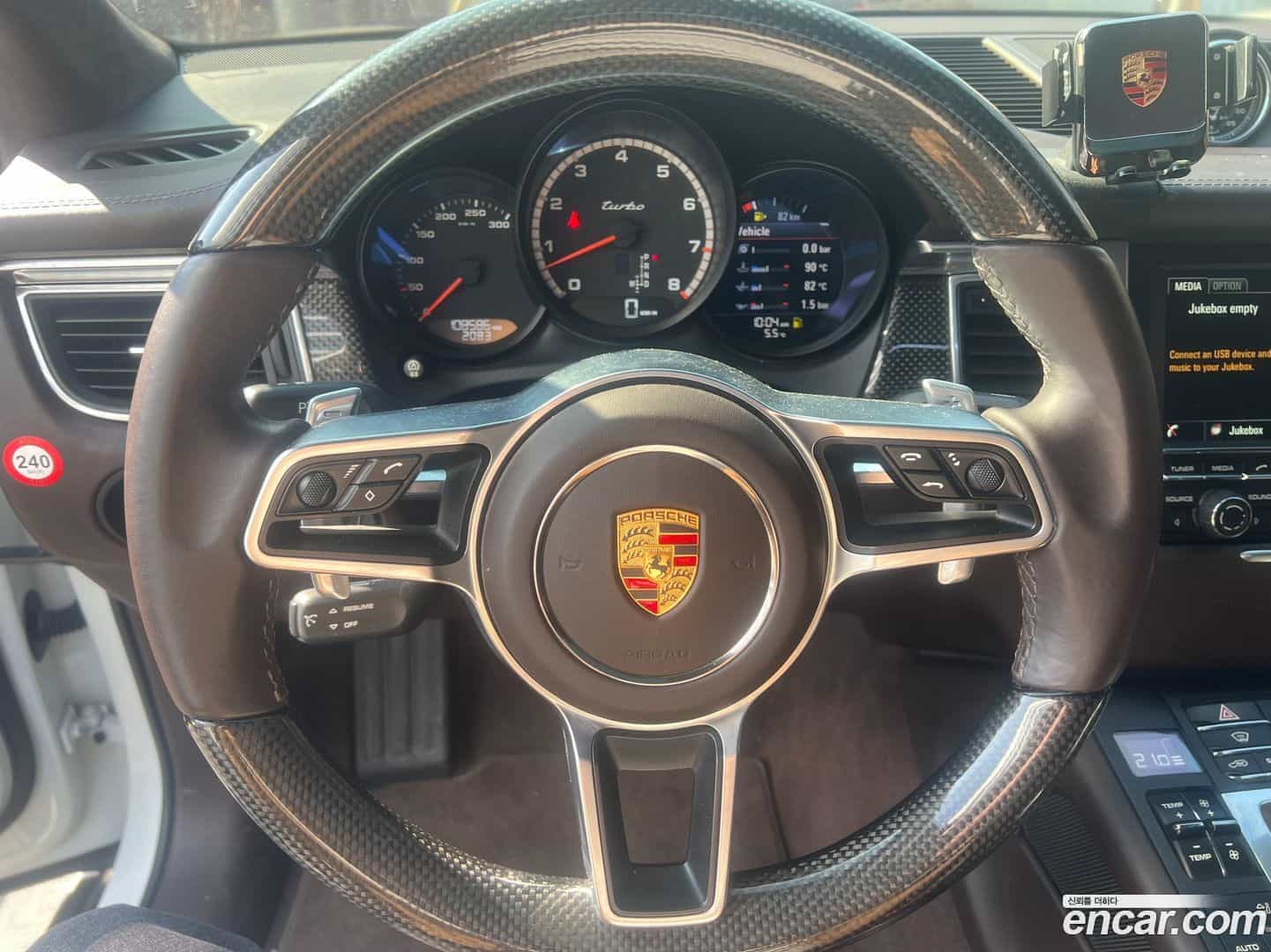 Macan Porsche 2014.5-INNER-006