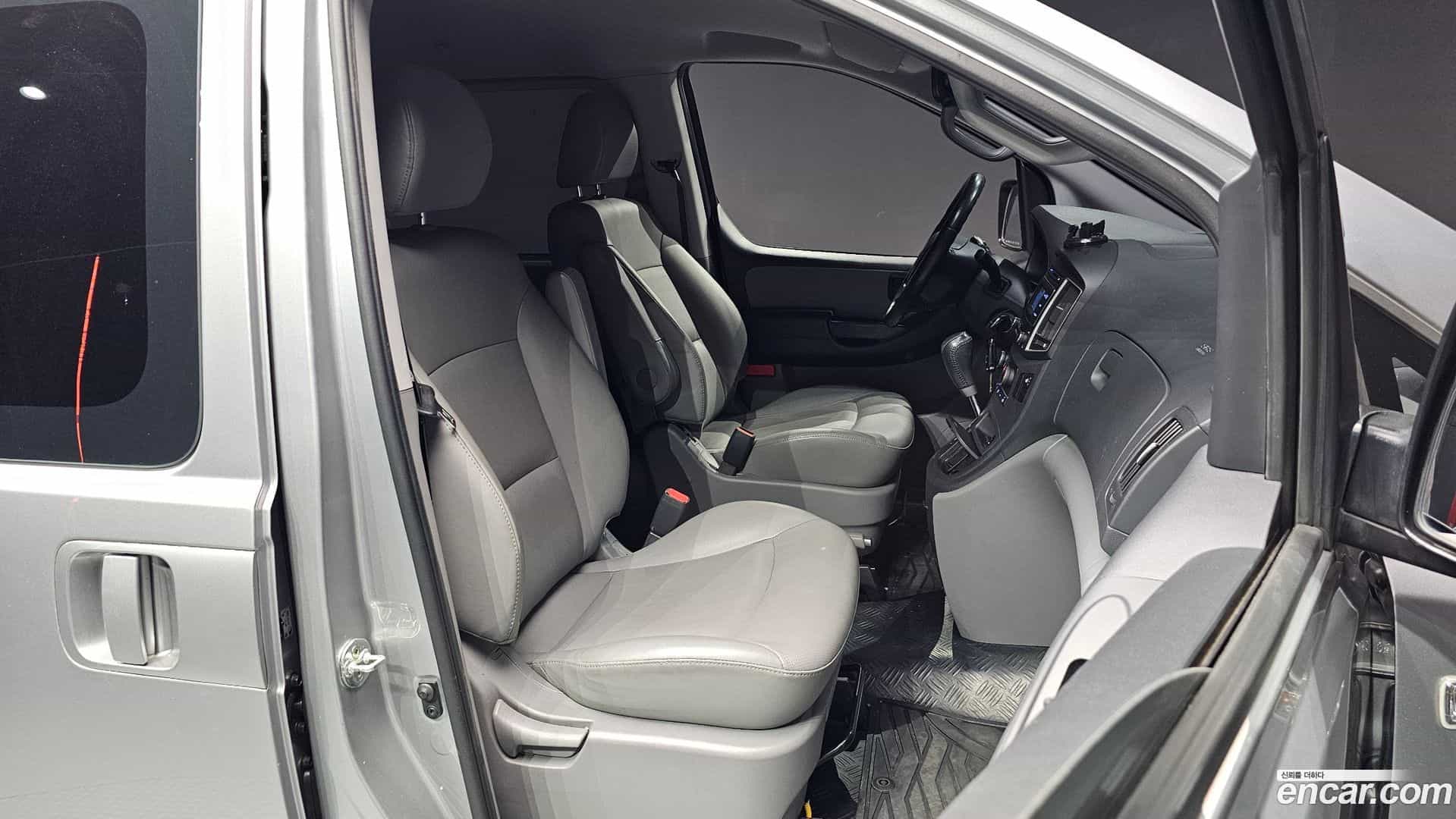 Starex Hyundai 2020.6-INNER-010