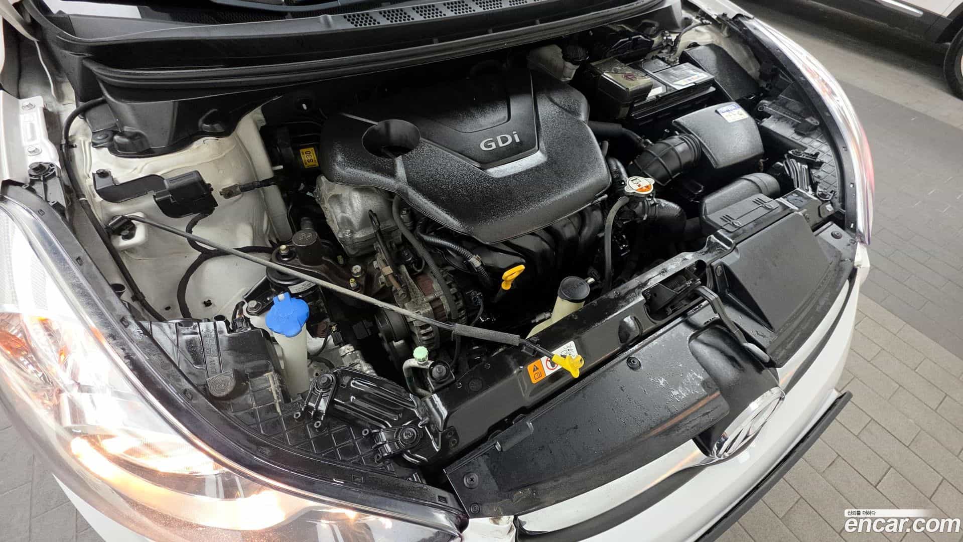 AVANTE Hyundai 2012.11-INNER-006