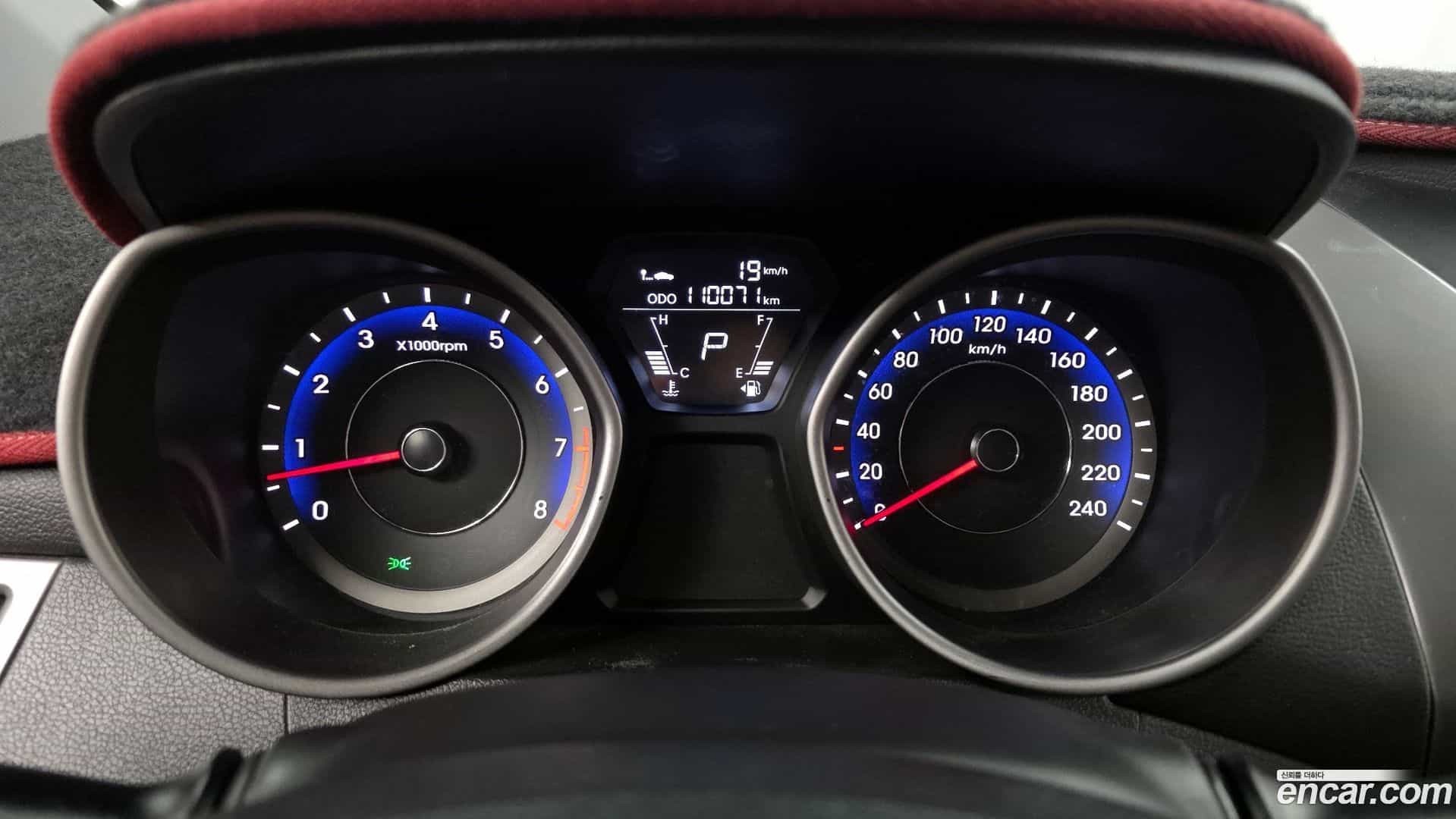 AVANTE Hyundai 2012.11-INNER-008