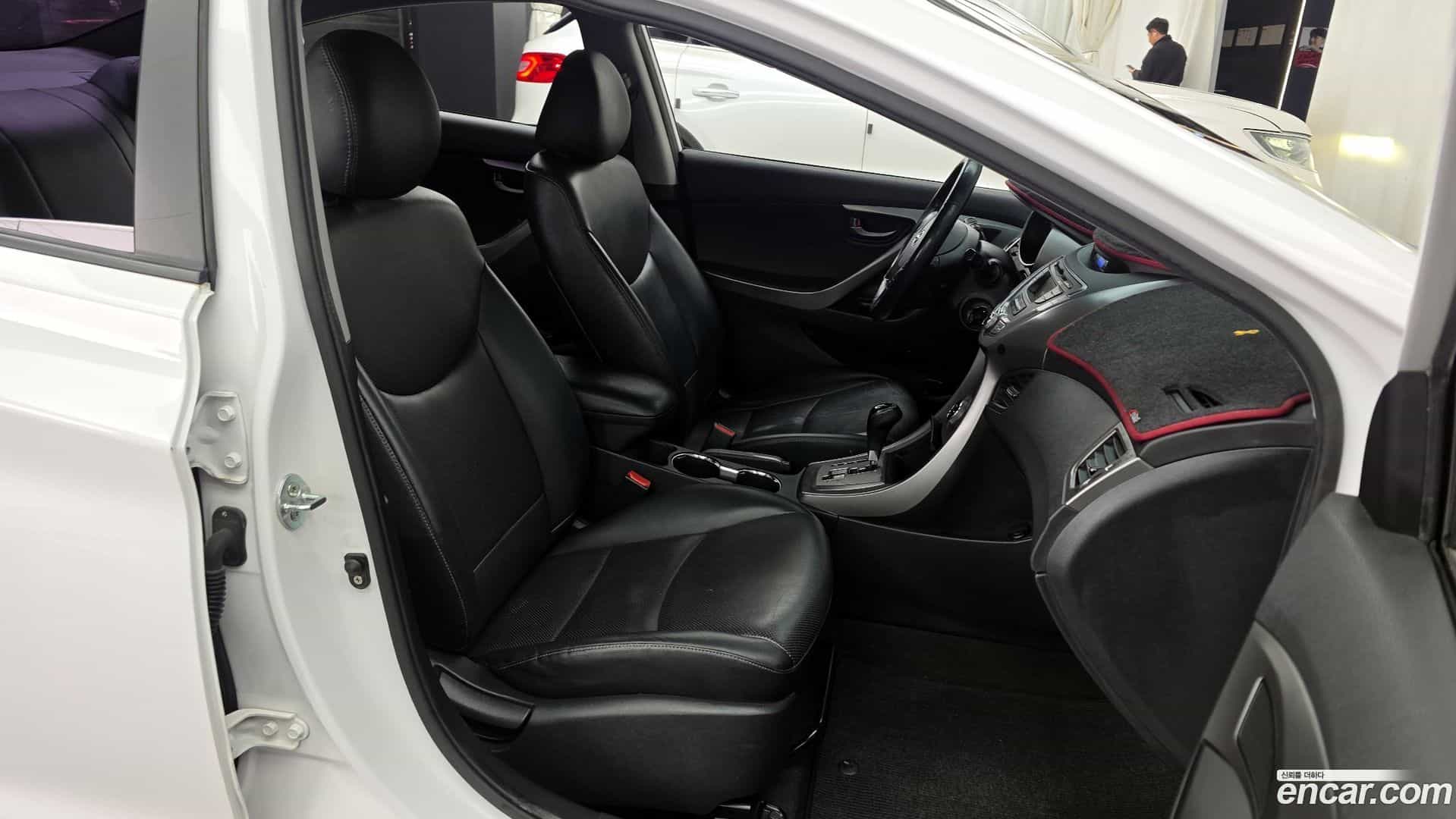 AVANTE Hyundai 2012.11-OPTION-015