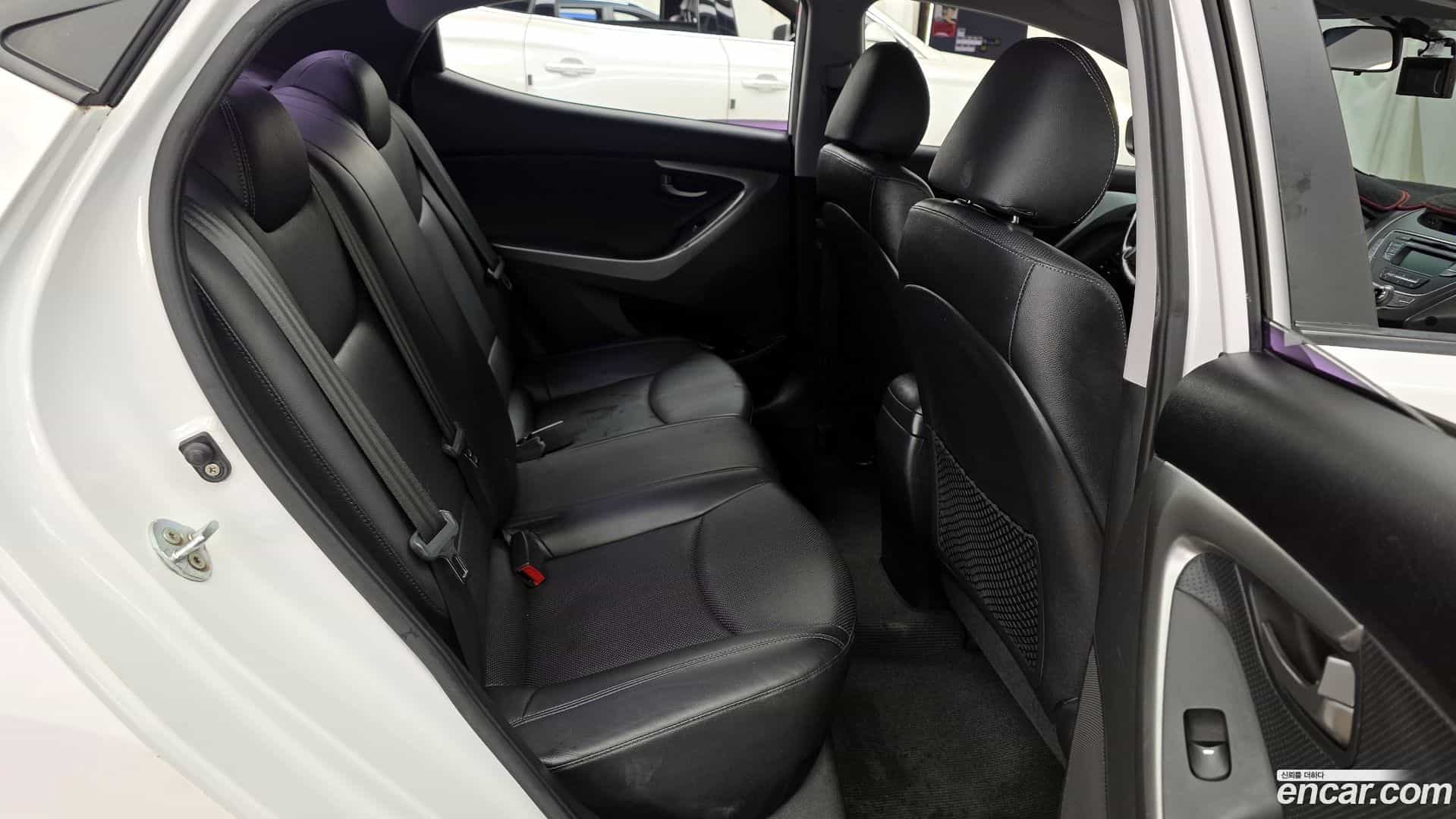 AVANTE Hyundai 2012.11-OPTION-016