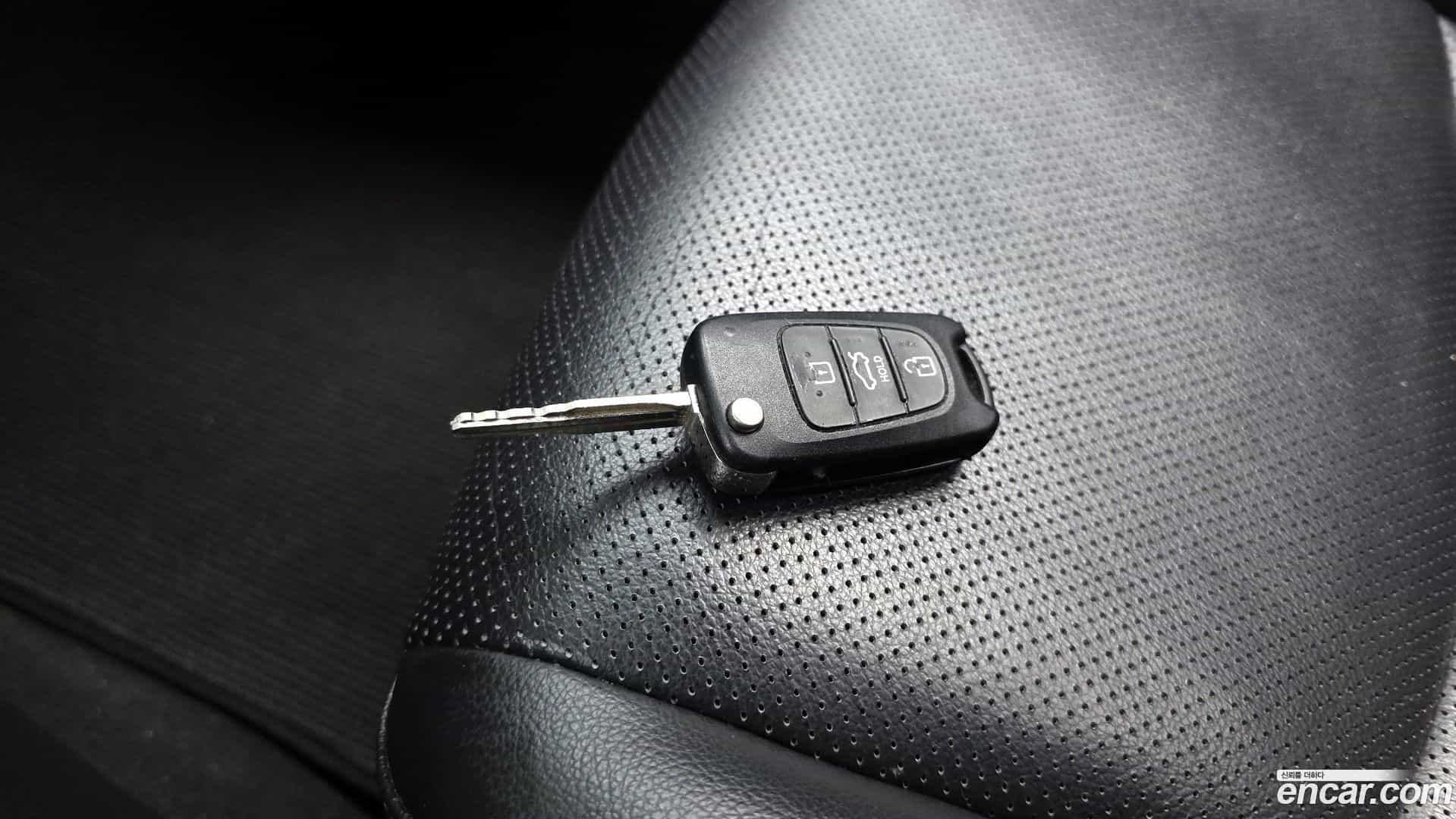 AVANTE Hyundai 2012.11-OPTION-023