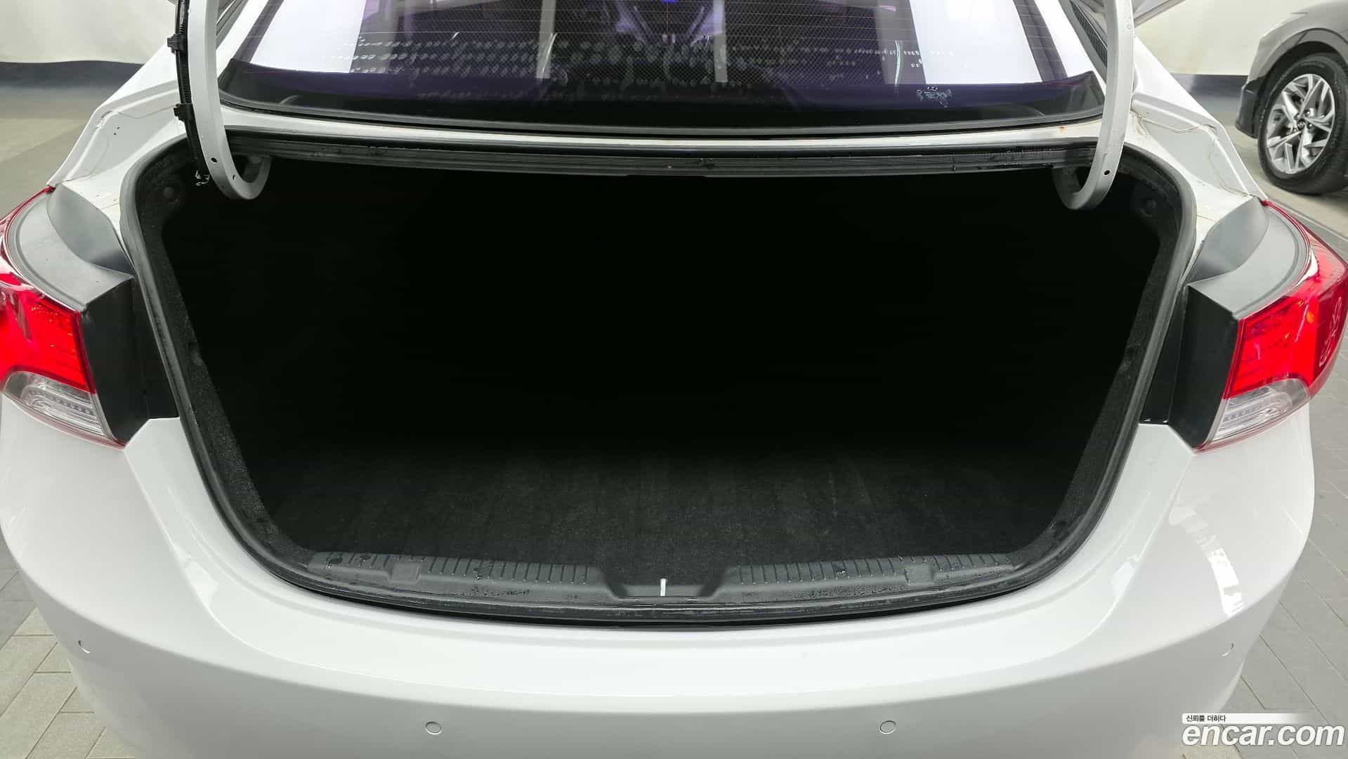 AVANTE Hyundai 2012.11-OPTION-024