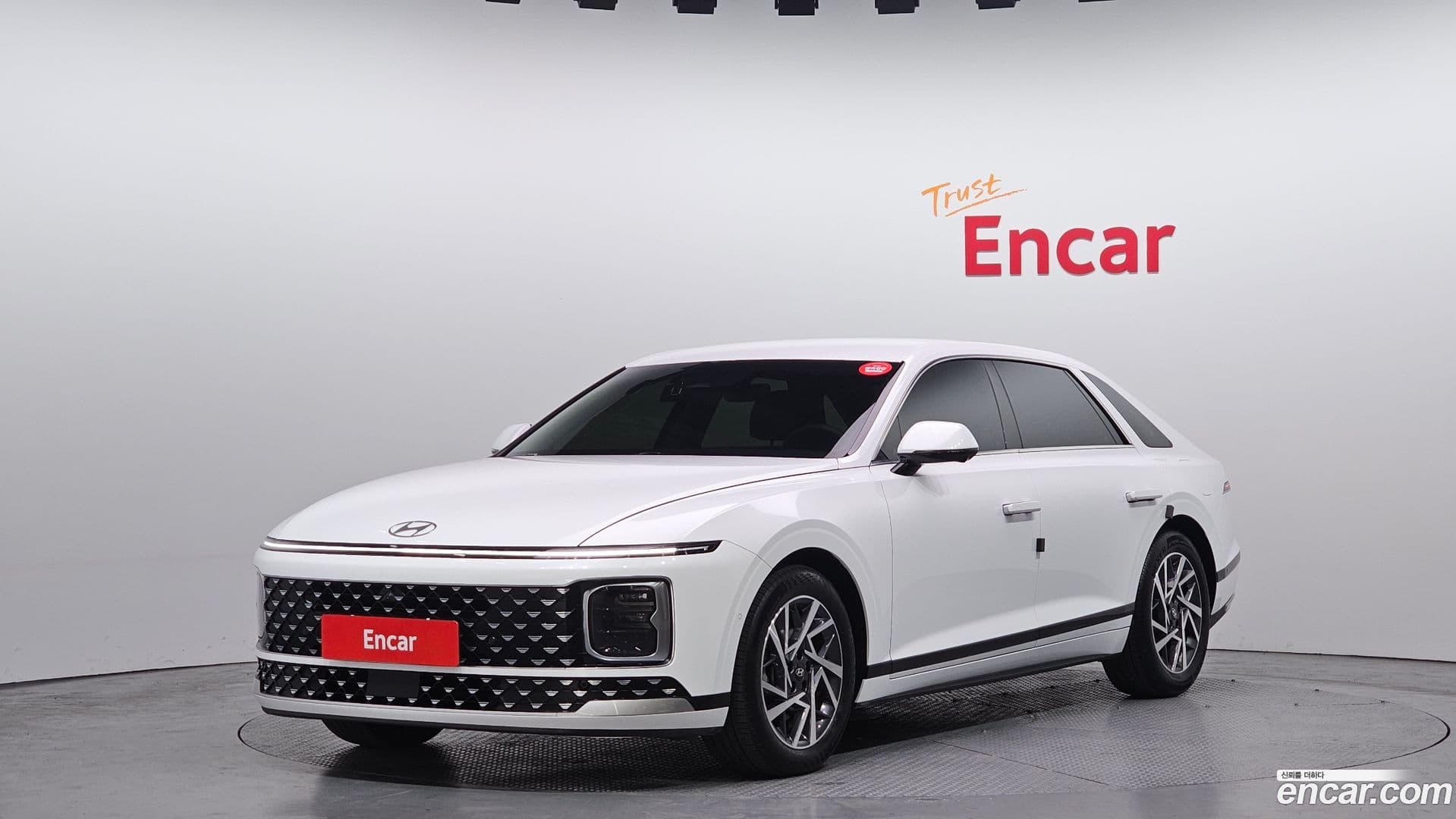 Main__Slider__Photo:Grandeur Hyundai 2023.1-0