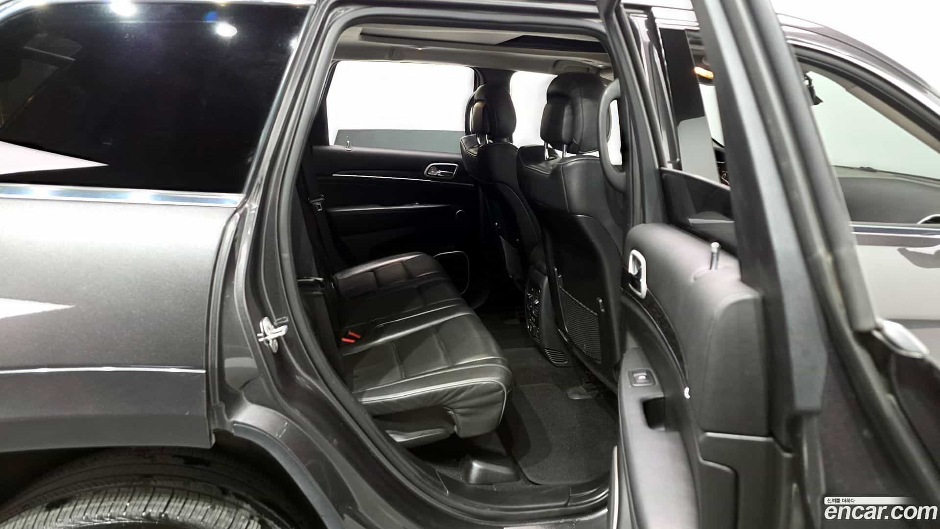 Cherokee Jeep 2019.6-OPTION-016